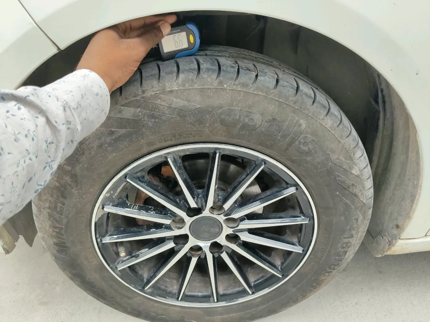 2022 Tata ALTROZ XE PETROL, CNG, Manual, 47,988 km, tyre