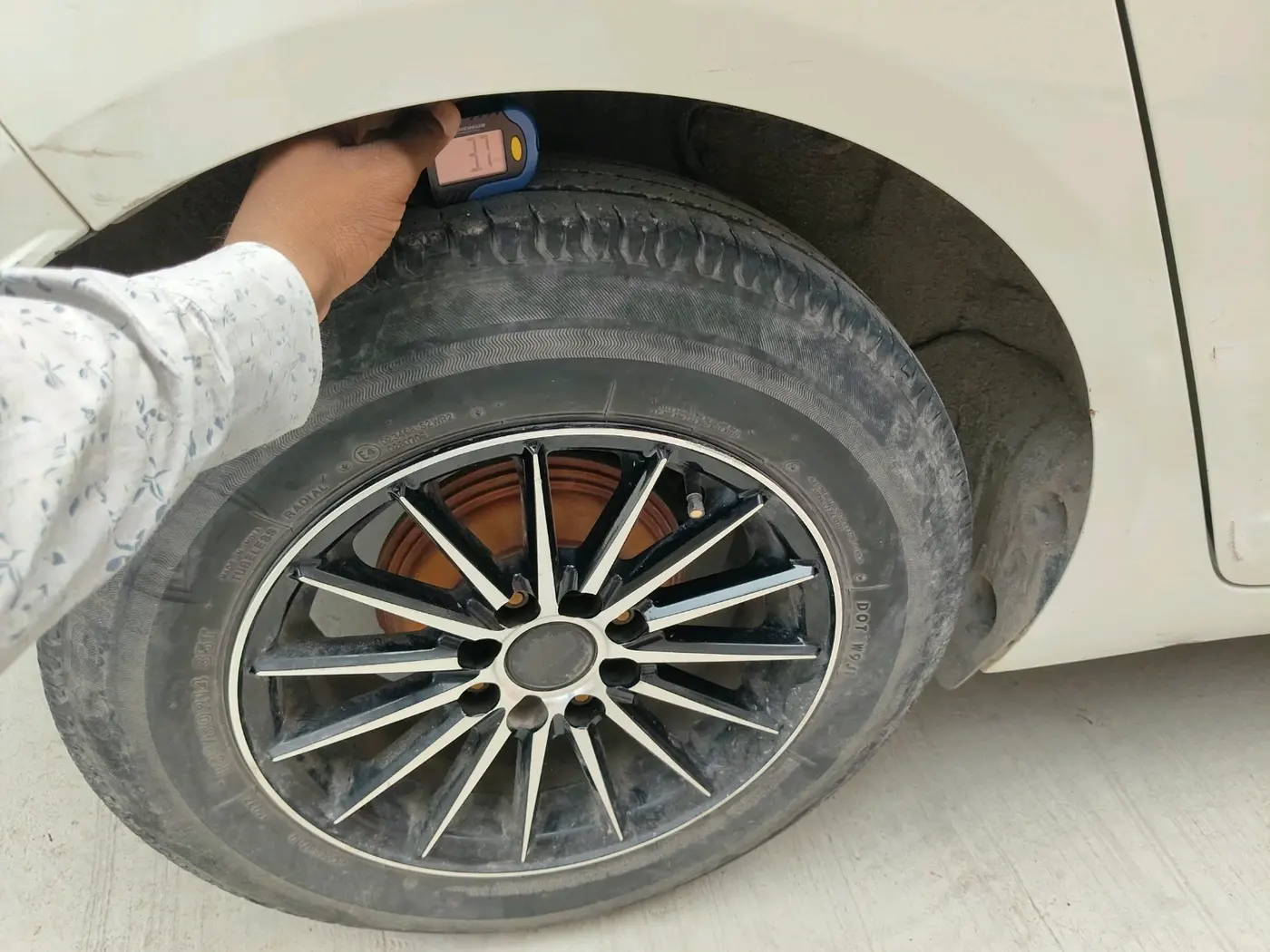 2022 Tata ALTROZ XE PETROL, CNG, Manual, 47,988 km, tyre