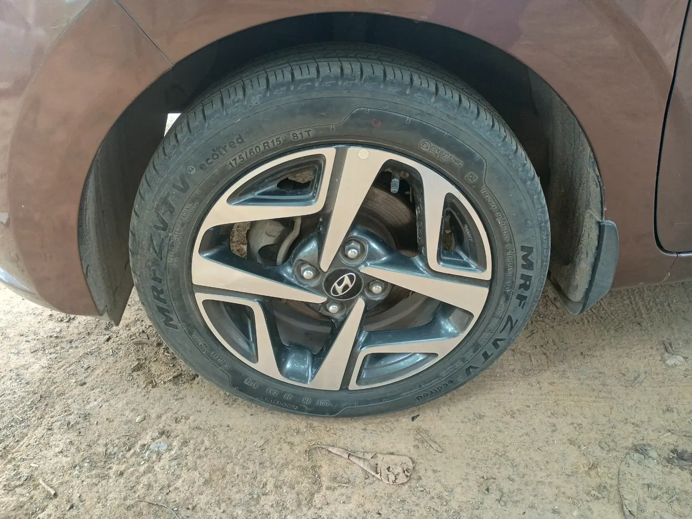 2020 Hyundai AURA SX 1.2, Petrol, Manual, 37,812 km, tyre