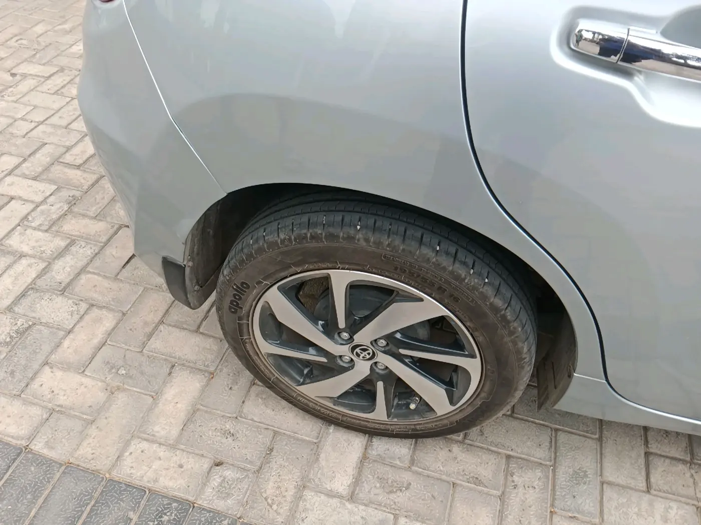 2024 Toyota Glanza V AMT, Petrol, Automatic, 67,933 km, tyre
