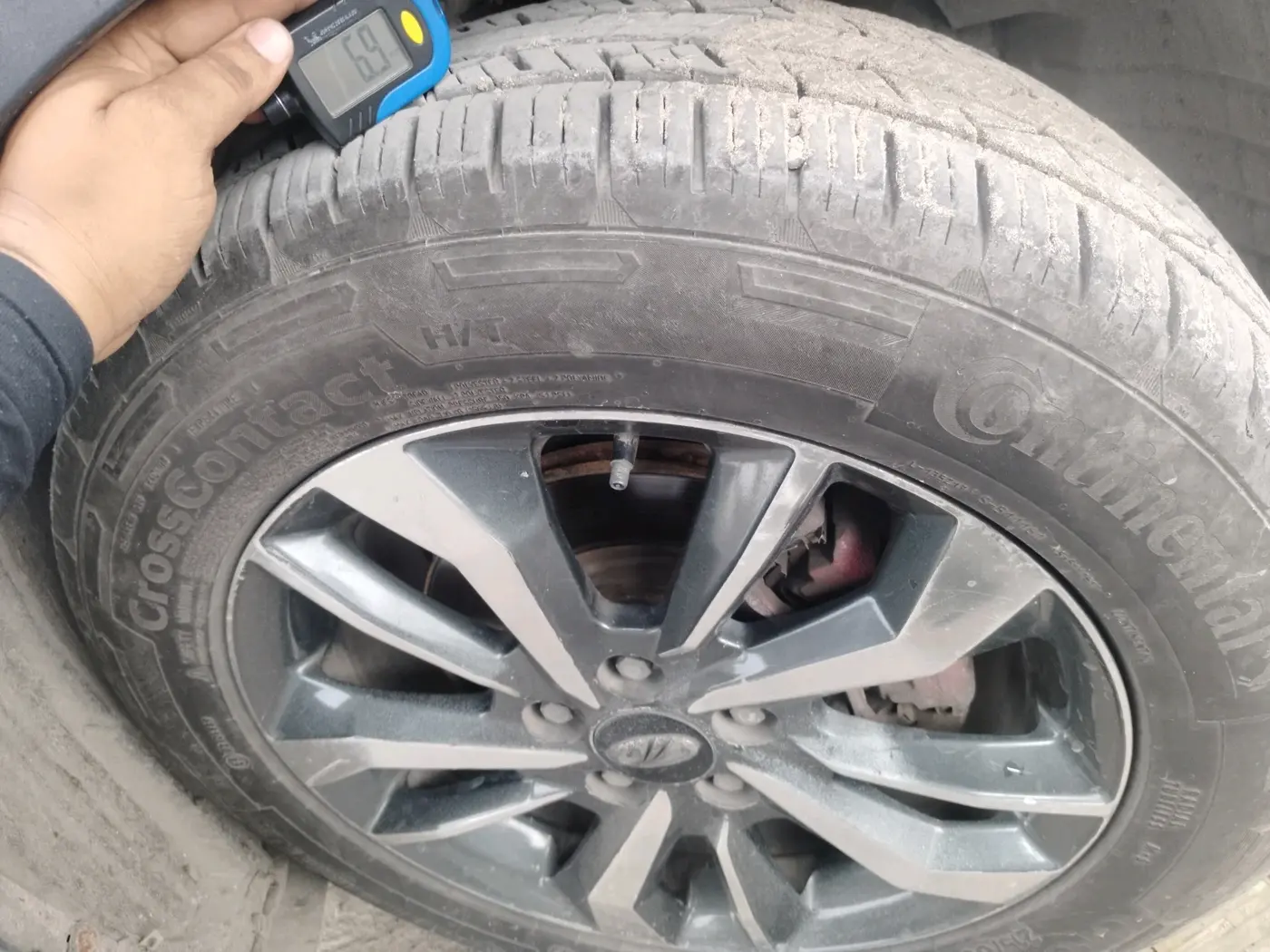 2019 Mahindra XUV300 W6 1.5 DIESEL, Diesel, Manual, 1,09,955 km, tyre