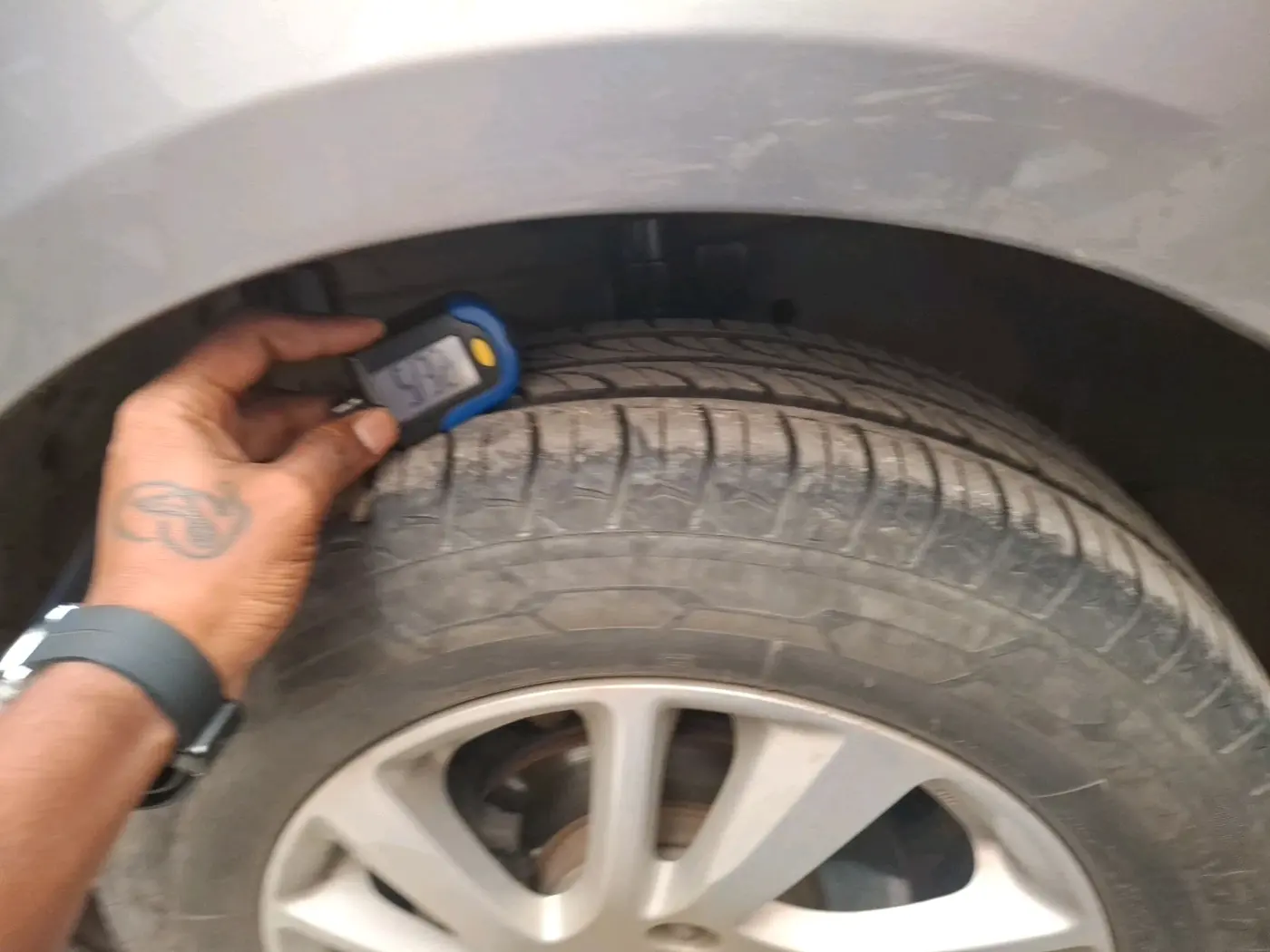 2013 Maruti Swift ZXI, Petrol, Manual, 81,167 km, tyre
