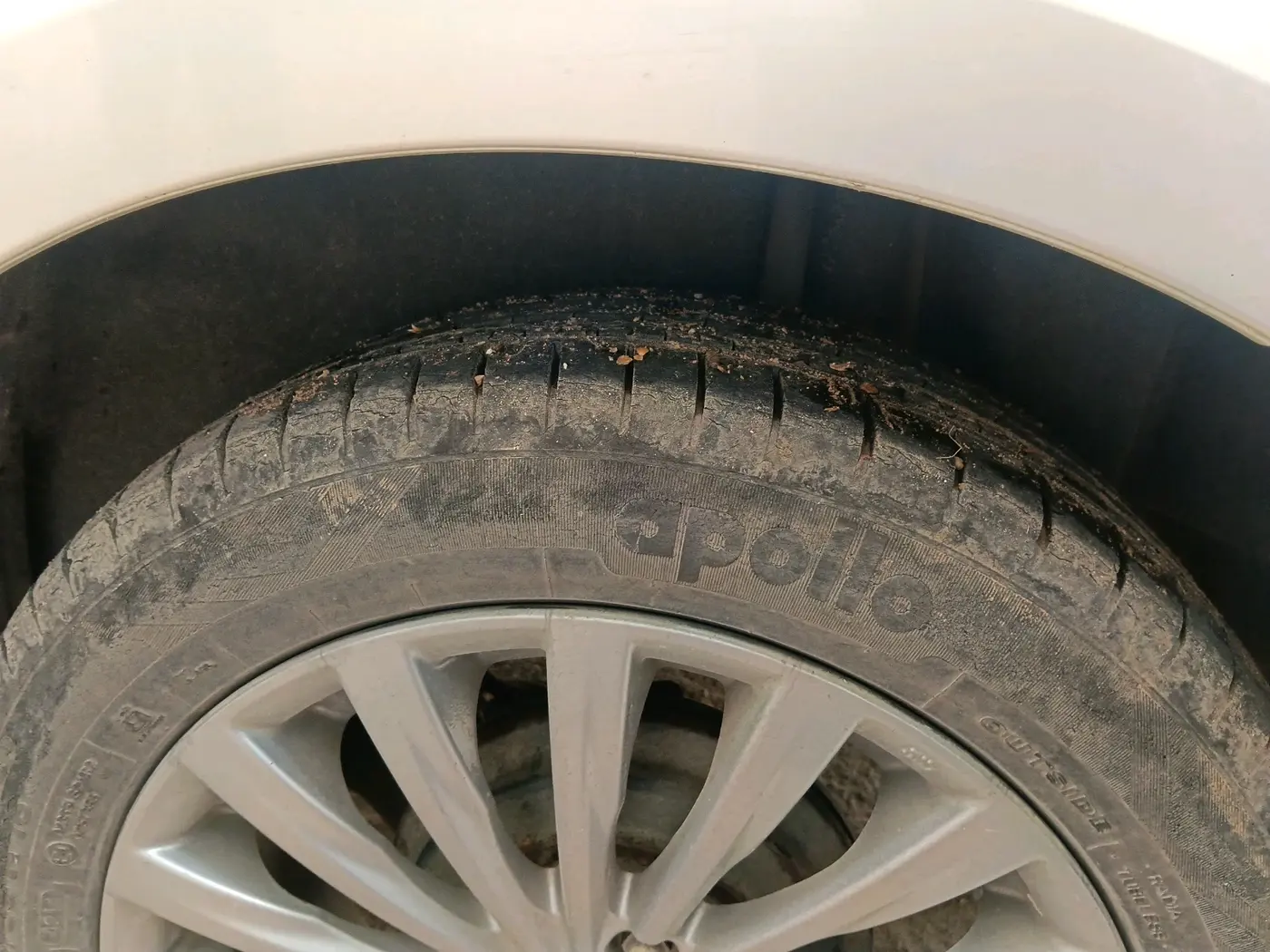 2015 Maruti Ciaz ZXI+, Petrol, Manual, 46,860 km, tyre