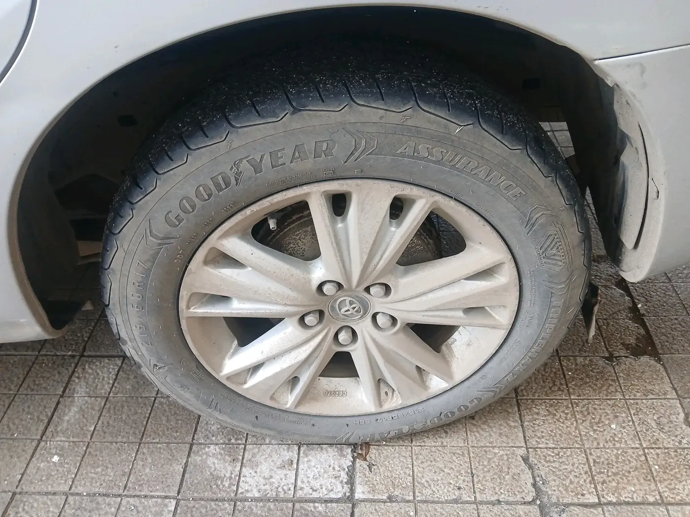 2016 Toyota Innova Crysta 2.8 ZX AT 7 STR, Diesel, Automatic, 75,163 km, tyre