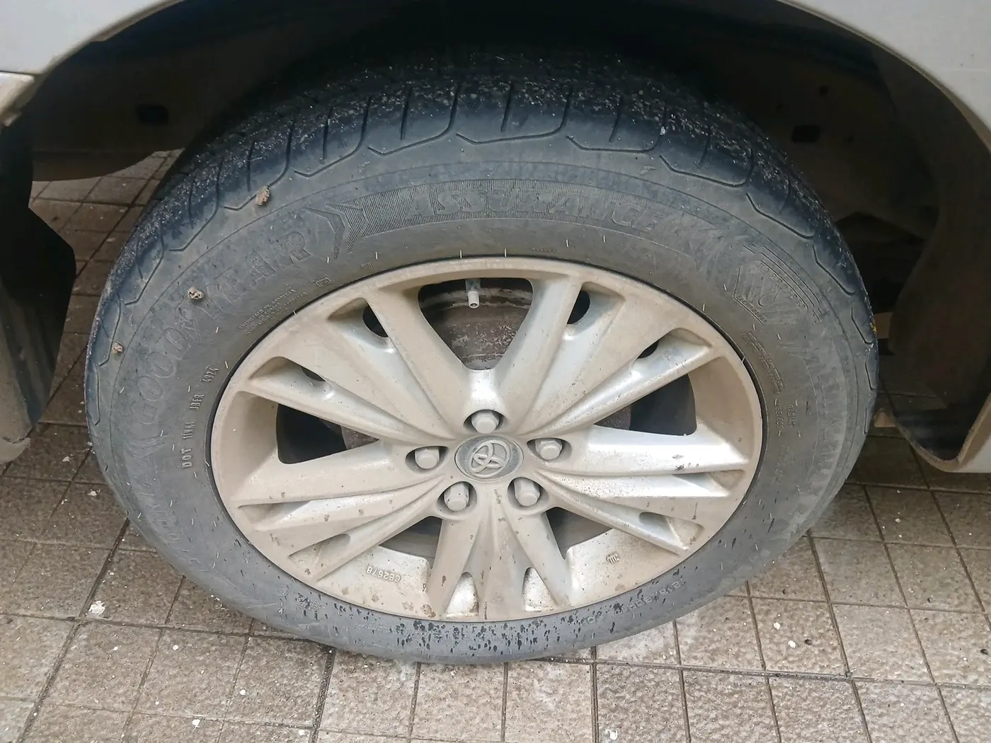 2016 Toyota Innova Crysta 2.8 ZX AT 7 STR, Diesel, Automatic, 75,163 km, tyre