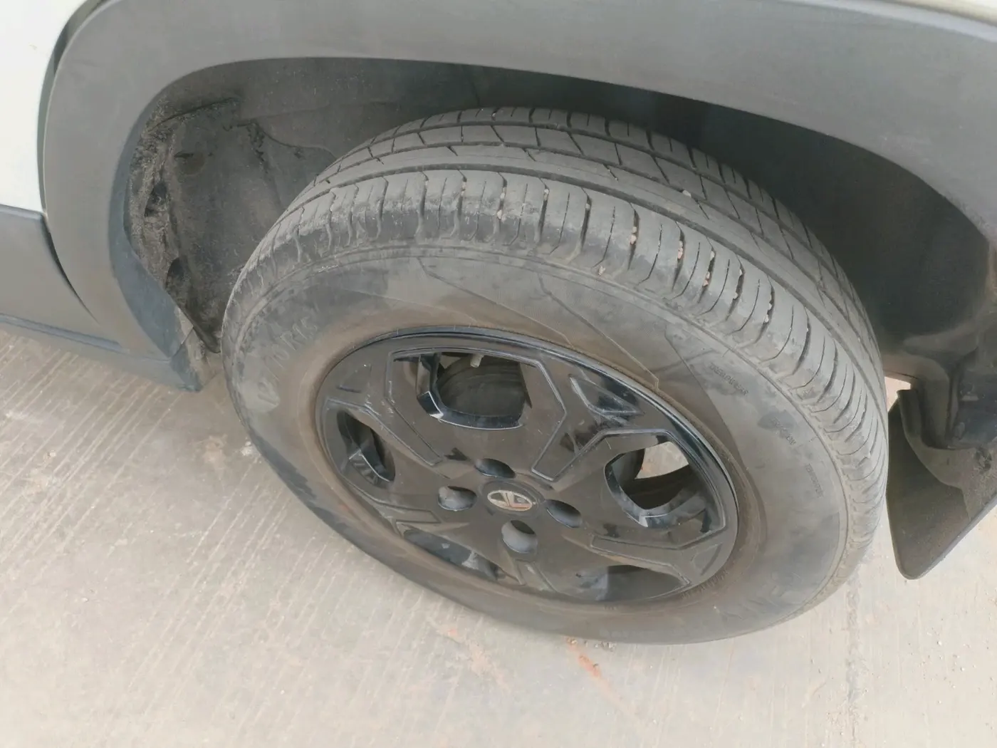 2022 Tata PUNCH ACCOMPLISHED AMT, Petrol, Automatic, 39,642 km, tyre