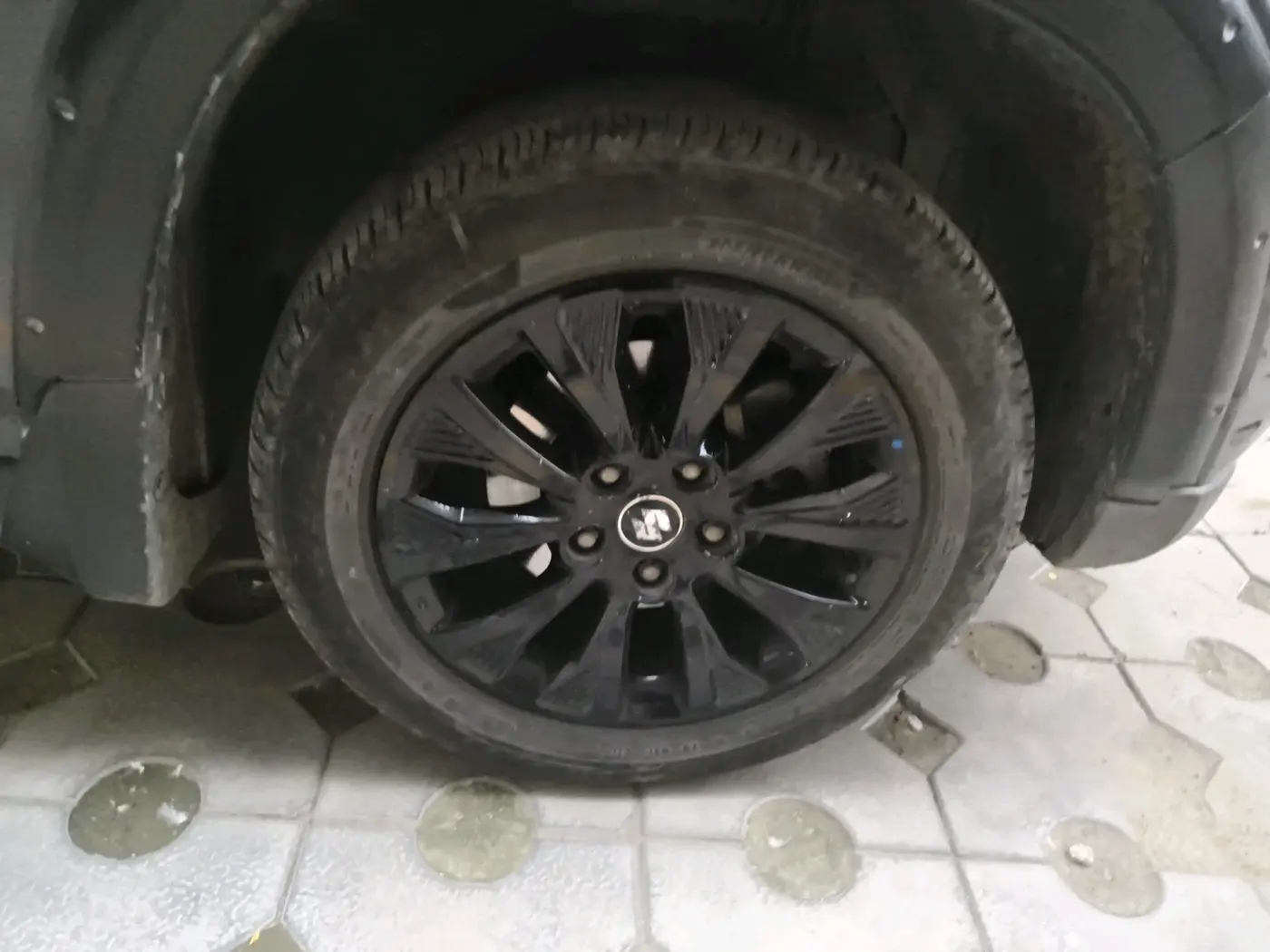 2021 Maruti Vitara Brezza LXI, CNG, Manual, 53,667 km, tyre