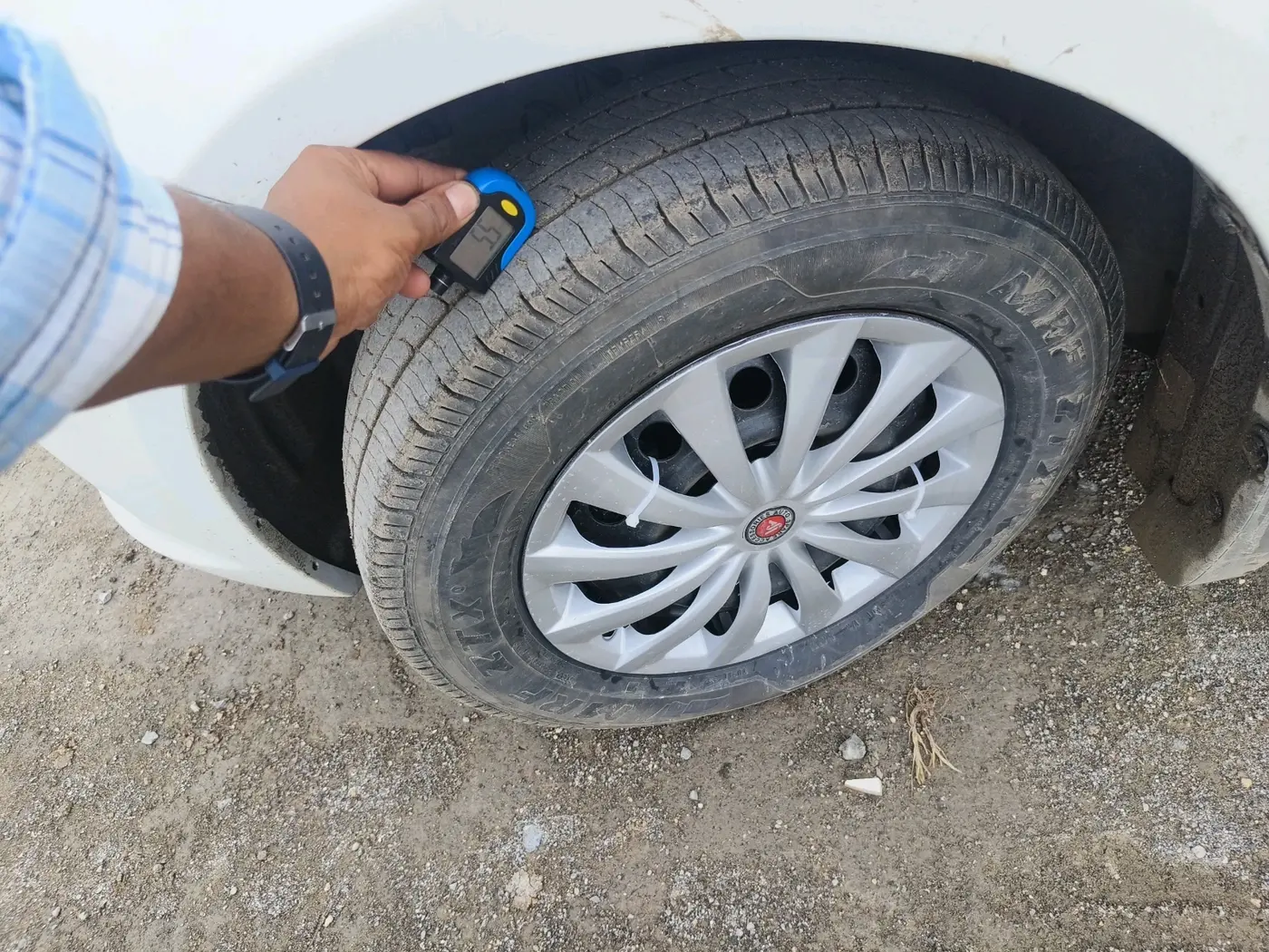 2015 Maruti Swift Dzire VDI, Diesel, Manual, 2,13,330 km, tyre