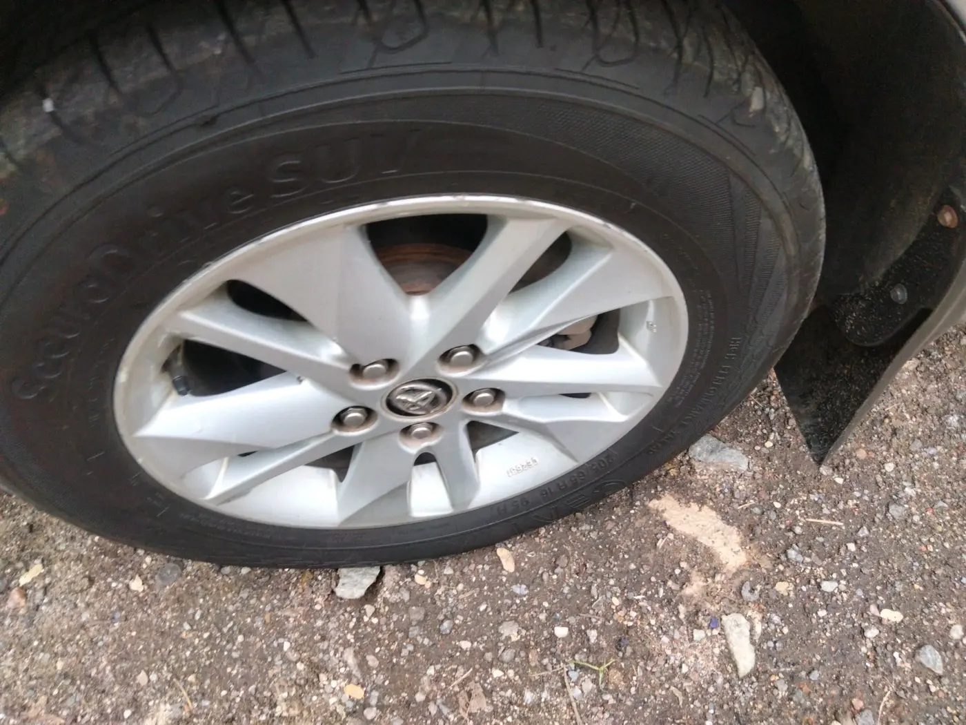 2019 Toyota Innova Crysta 2.4 G 7 STR, Diesel, Manual, 1,12,489 km, tyre