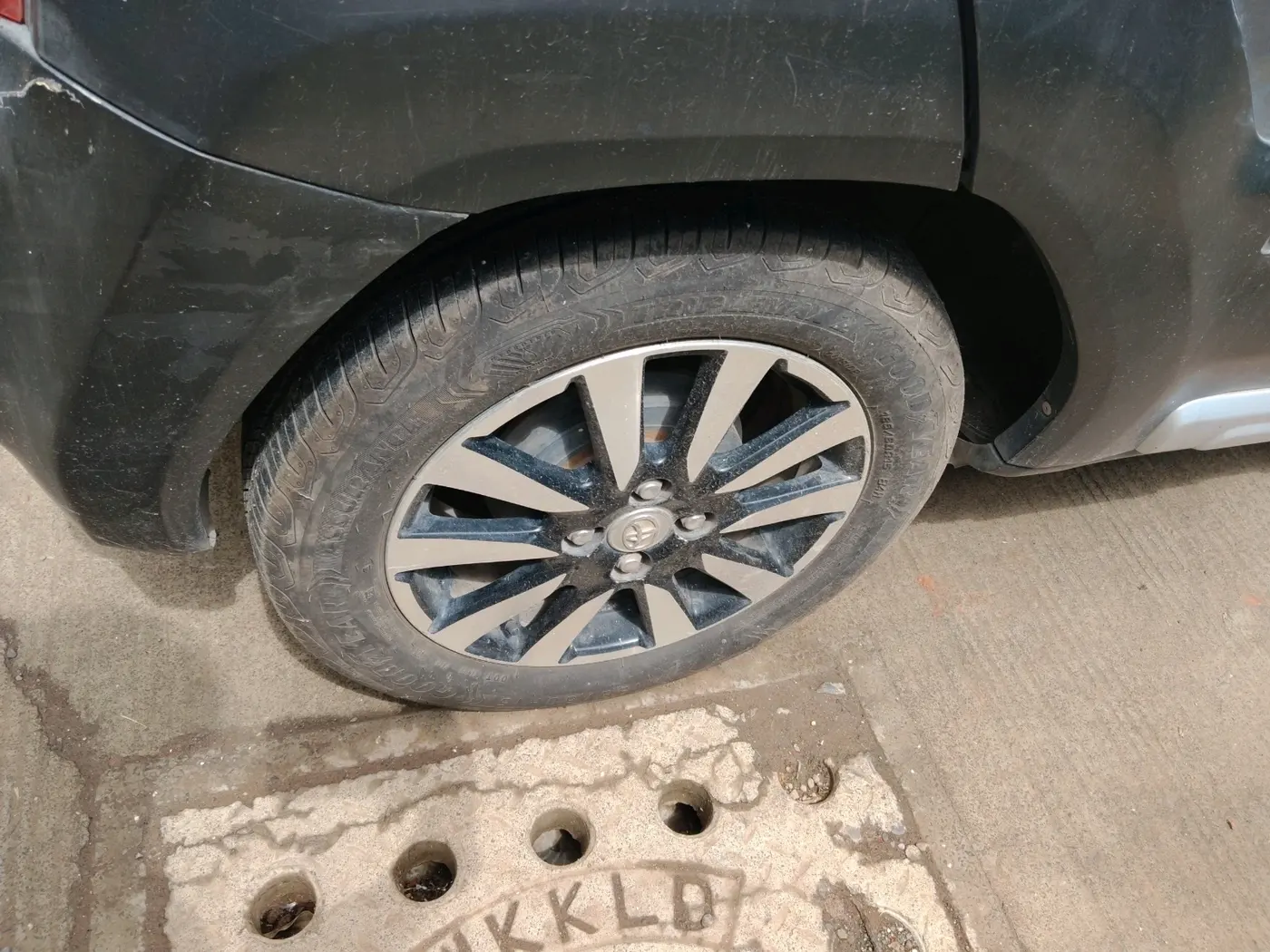 2014 Toyota Etios CROSS 1.5 V, Petrol, Manual, 1,08,218 km, tyre