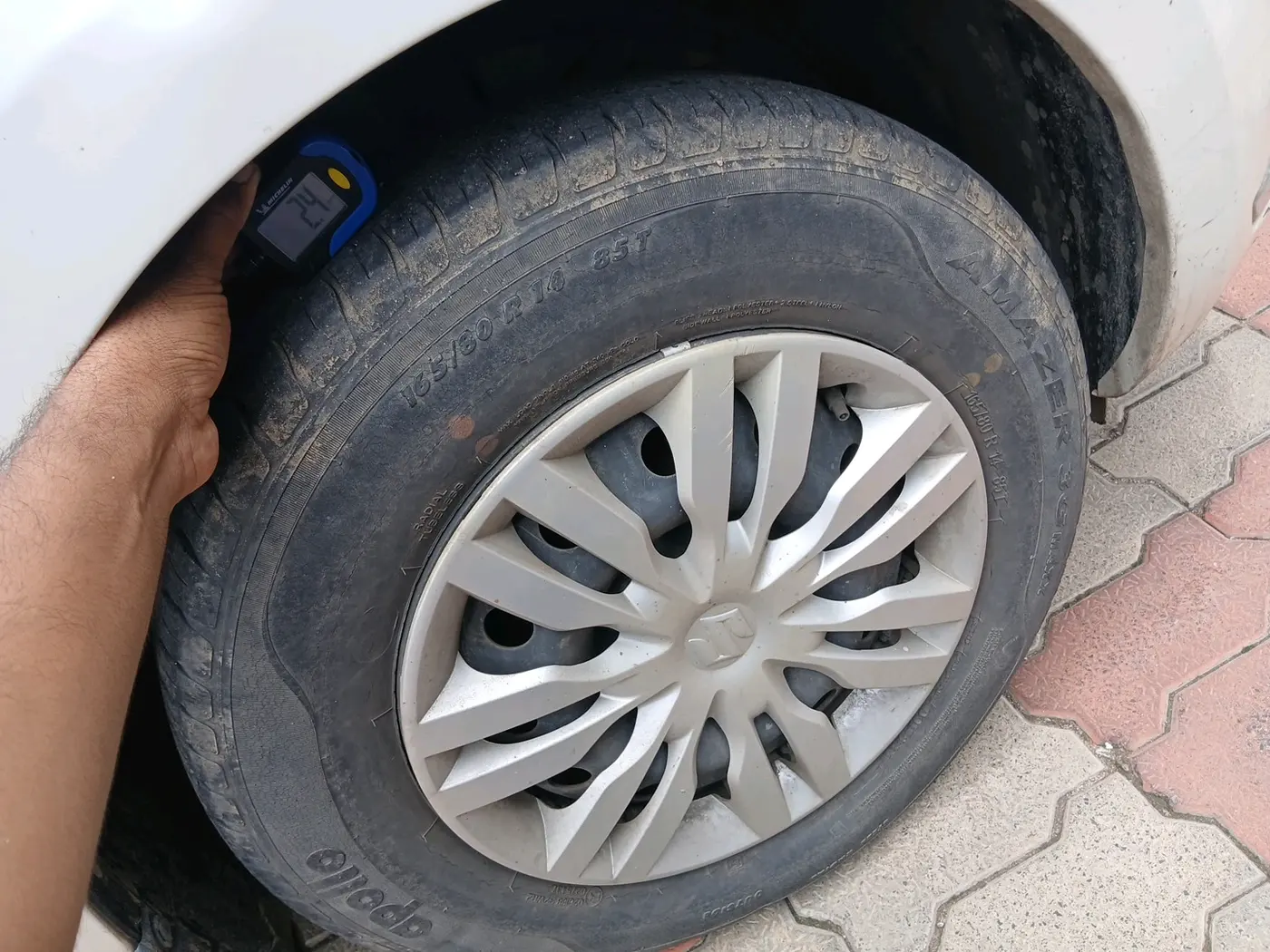 2020 Maruti Dzire VXI, Petrol, Manual, 25,542 km, tyre