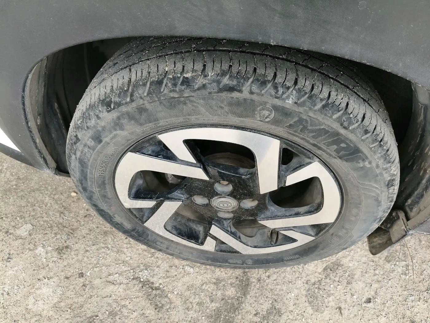 2022 Nissan MAGNITE XV PREMIUM TURBO CVT, Petrol, Automatic, 32,250 km, tyre