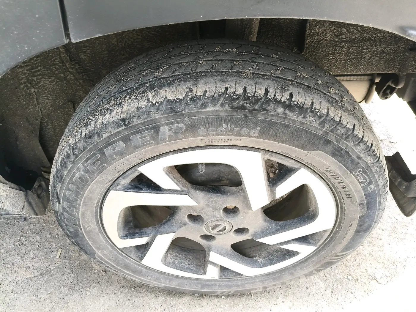 2022 Nissan MAGNITE XV PREMIUM TURBO CVT, Petrol, Automatic, 32,250 km, tyre