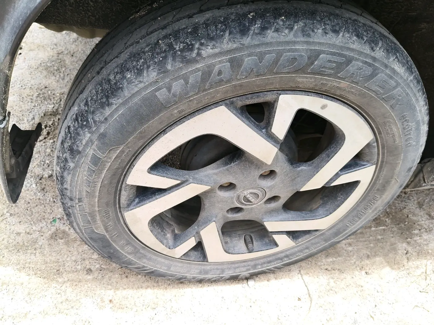 2022 Nissan MAGNITE XV PREMIUM TURBO CVT, Petrol, Automatic, 32,250 km, tyre