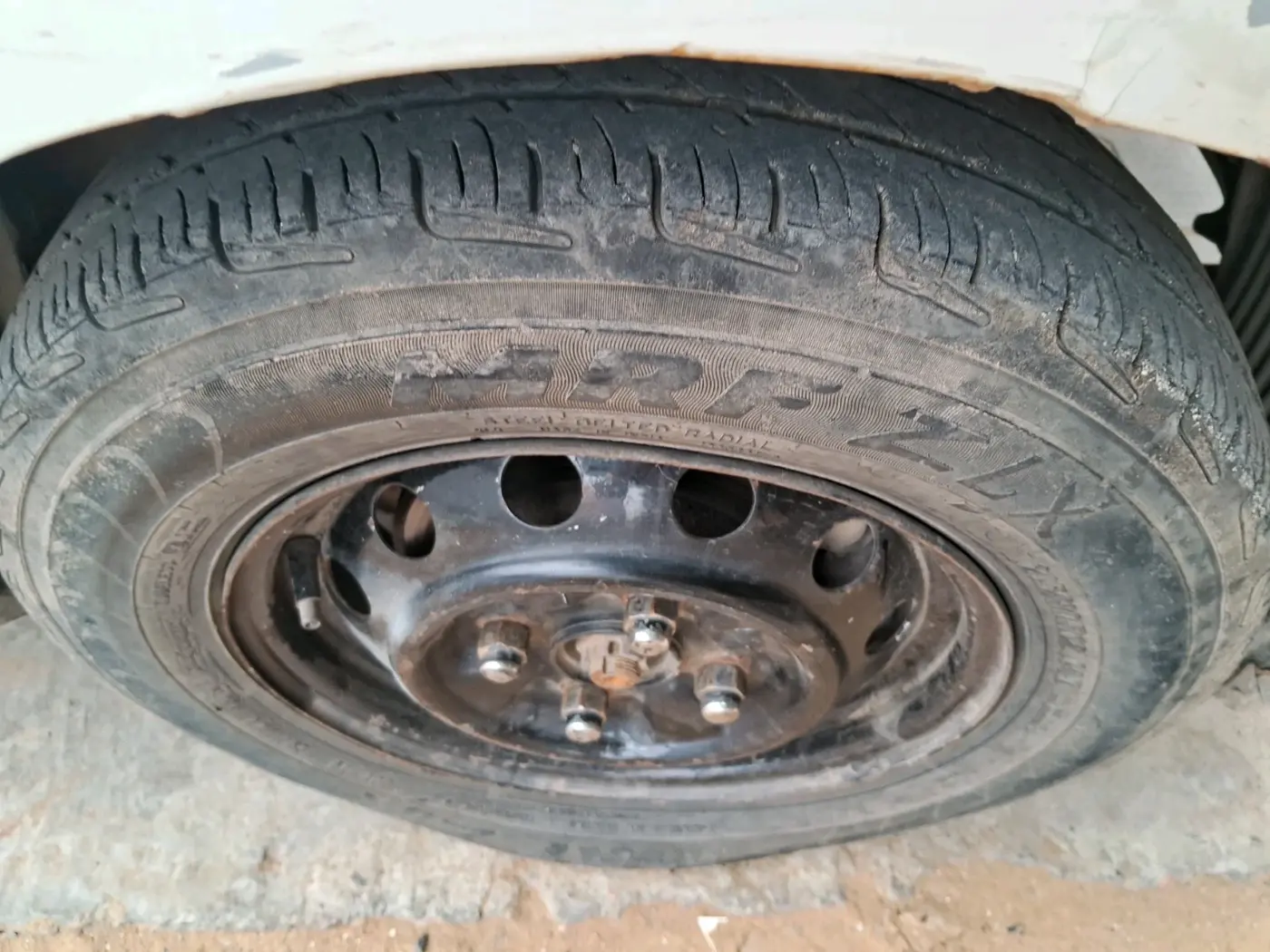 2012 Hyundai Eon ERA, CNG, Manual, 1,65,190 km, tyre