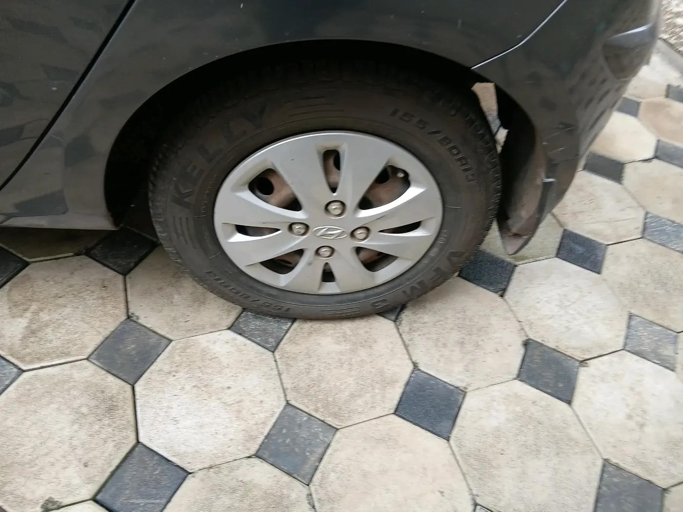 2011 Hyundai i10 SPORTZ 1.2 AT, CNG, Automatic, 84,866 km, tyre