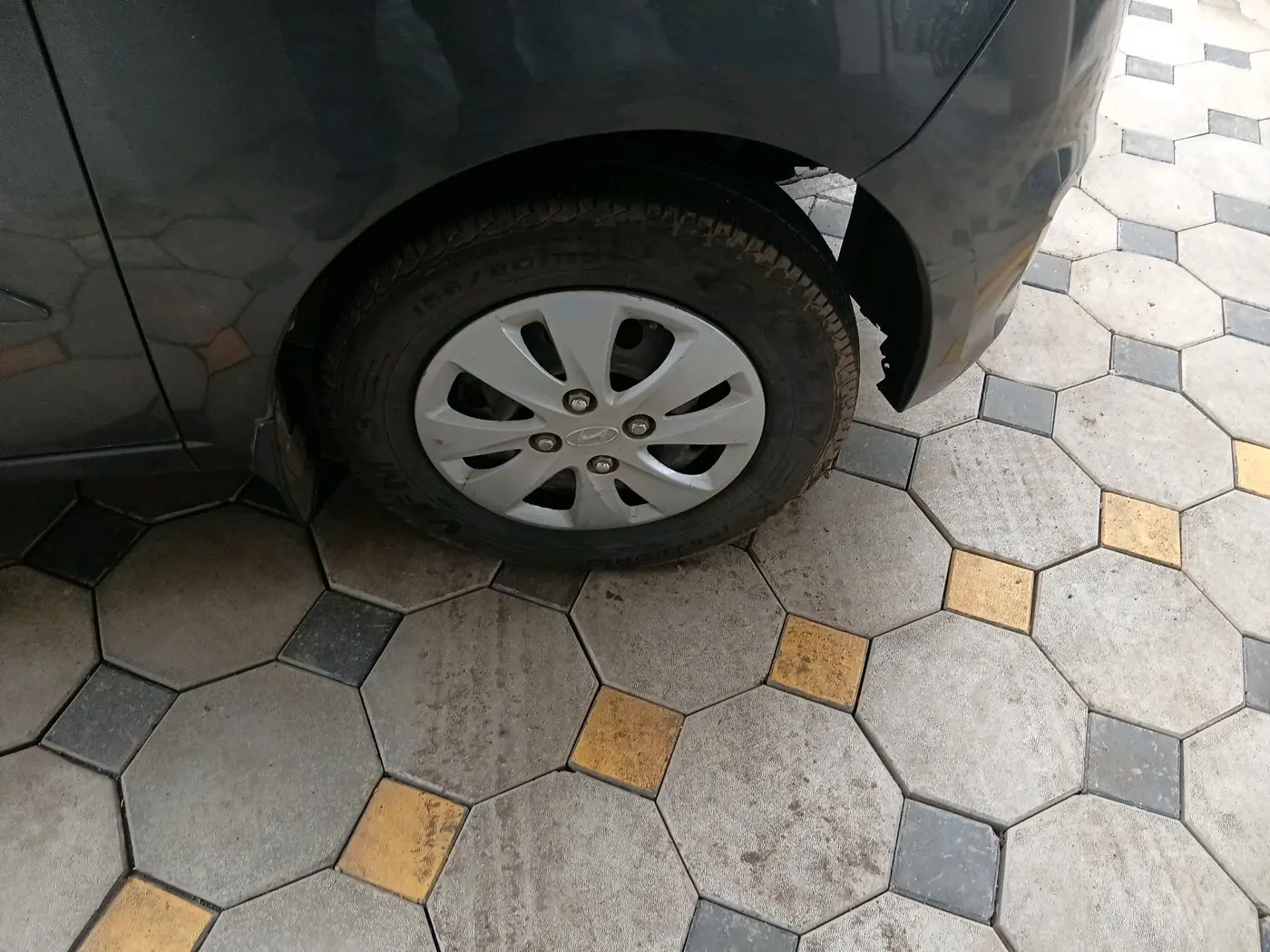 2011 Hyundai i10 SPORTZ 1.2 AT, CNG, Automatic, 84,866 km, tyre