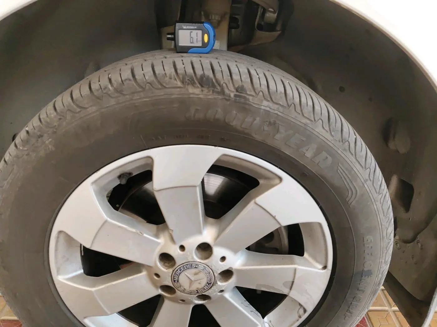 2015 Mercedes Benz Ml Class 250 CDI, Diesel, Automatic, 1,46,307 km, tyre