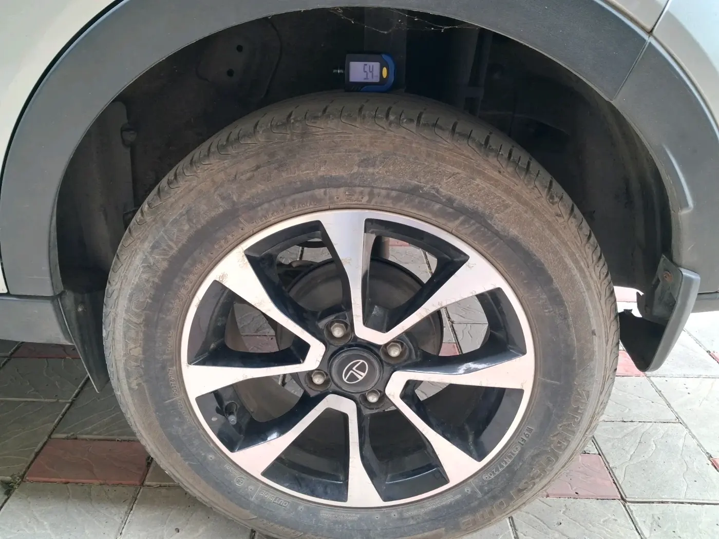 2020 Tata NEXON XZA PLUS (O) PETROL, Petrol, Automatic, 27,791 km, tyre