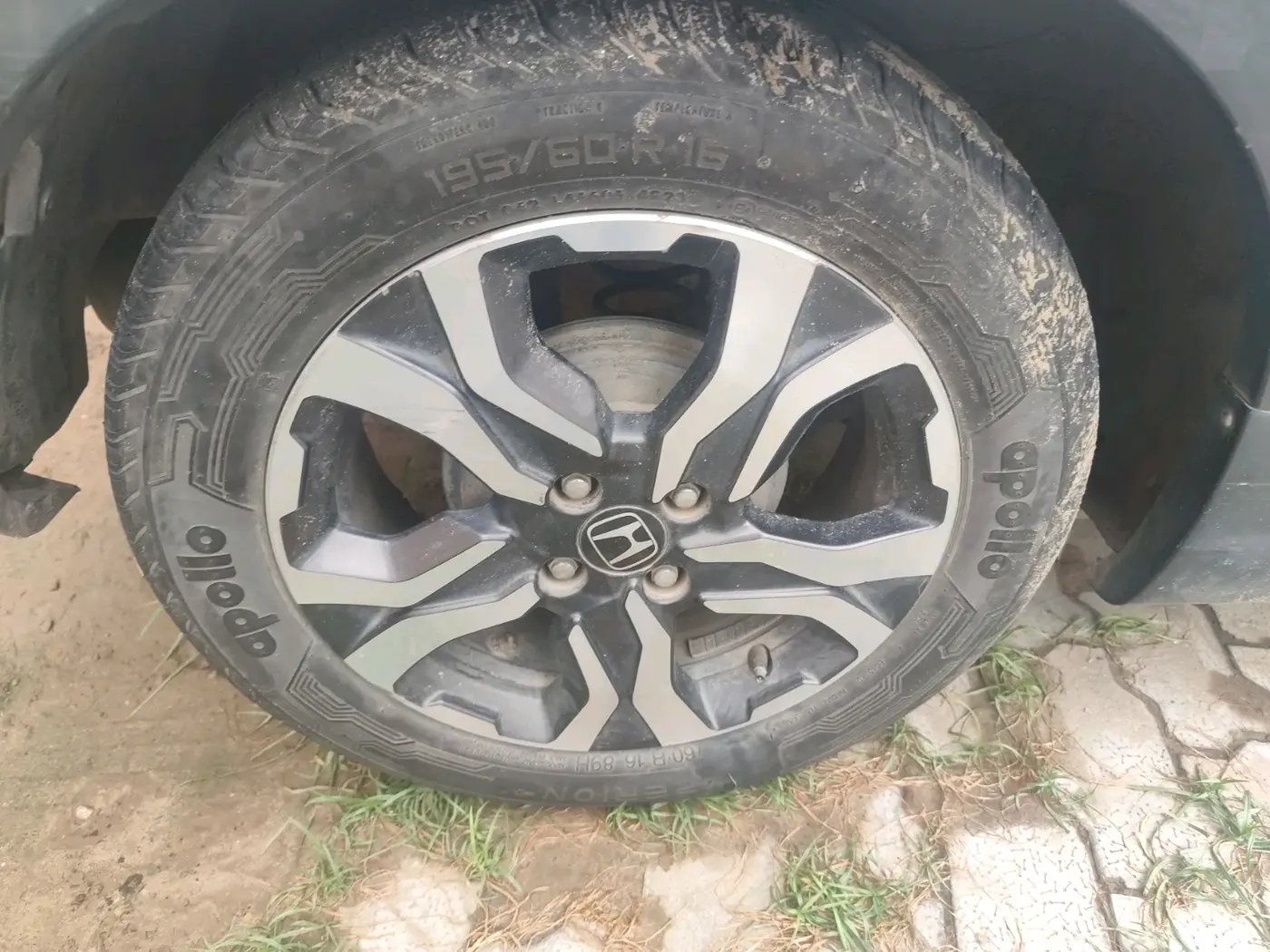 2018 Honda WR-V 1.5L I-DTEC VX MT, Diesel, Manual, 1,72,537 km, tyre