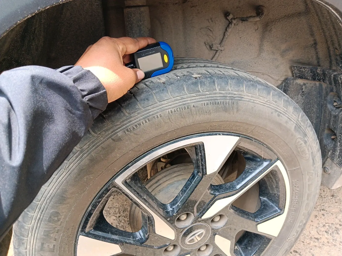 2022 Tata PUNCH CREATIVE  AMT, Petrol, Automatic, 55,677 km, tyre