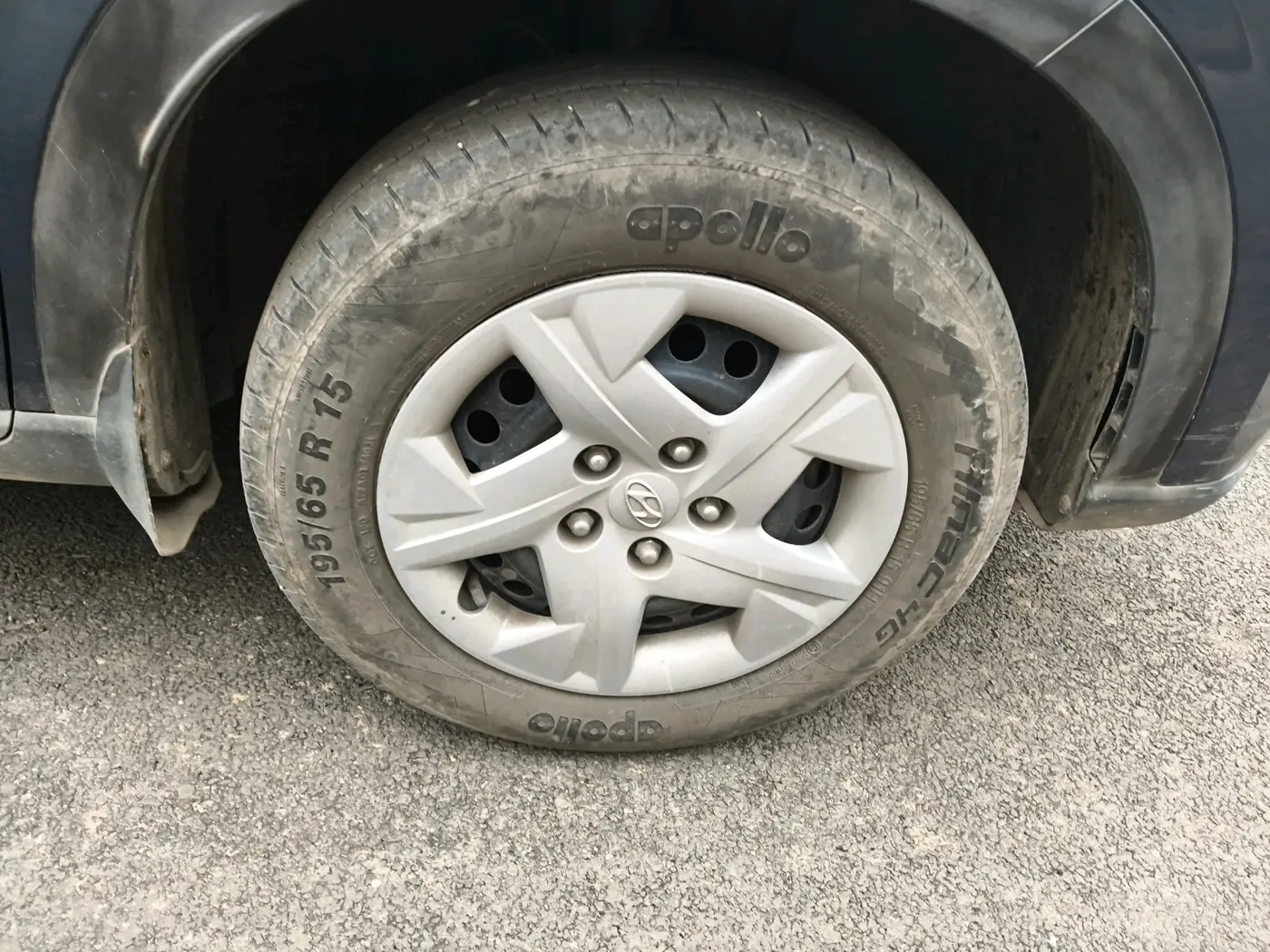 2021 Hyundai VENUE S+ 1.2, Petrol, Manual, 30,526 km, tyre