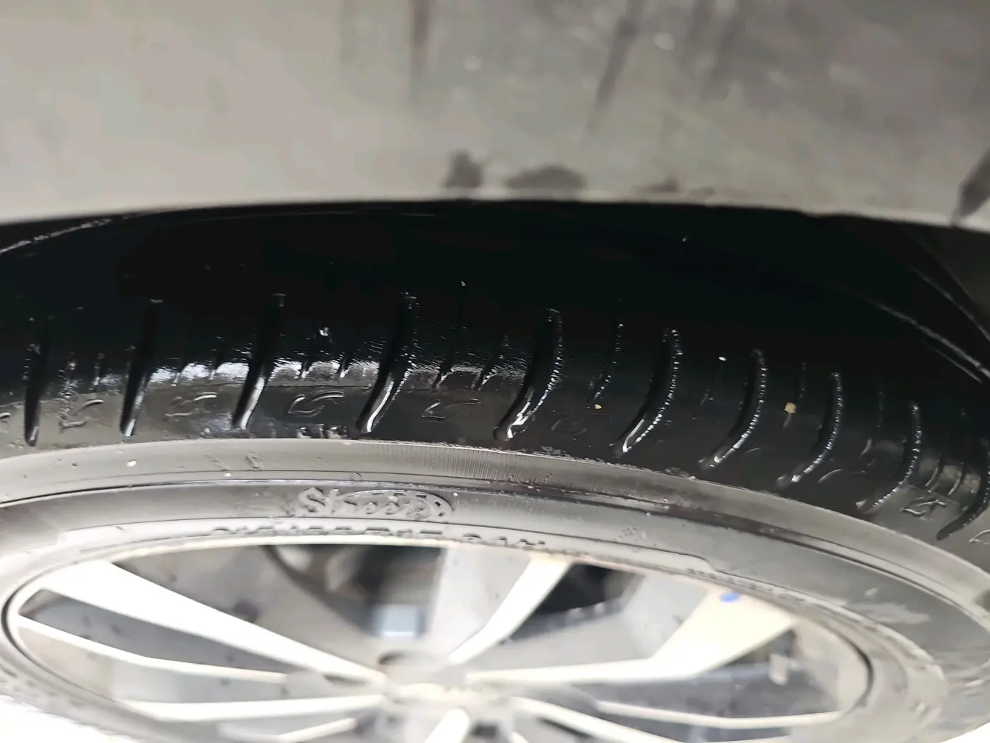 2019 Mahindra XUV300 W8 (O) 1.5 DIESEL AMT, Diesel, Automatic, 30,555 km, tyre