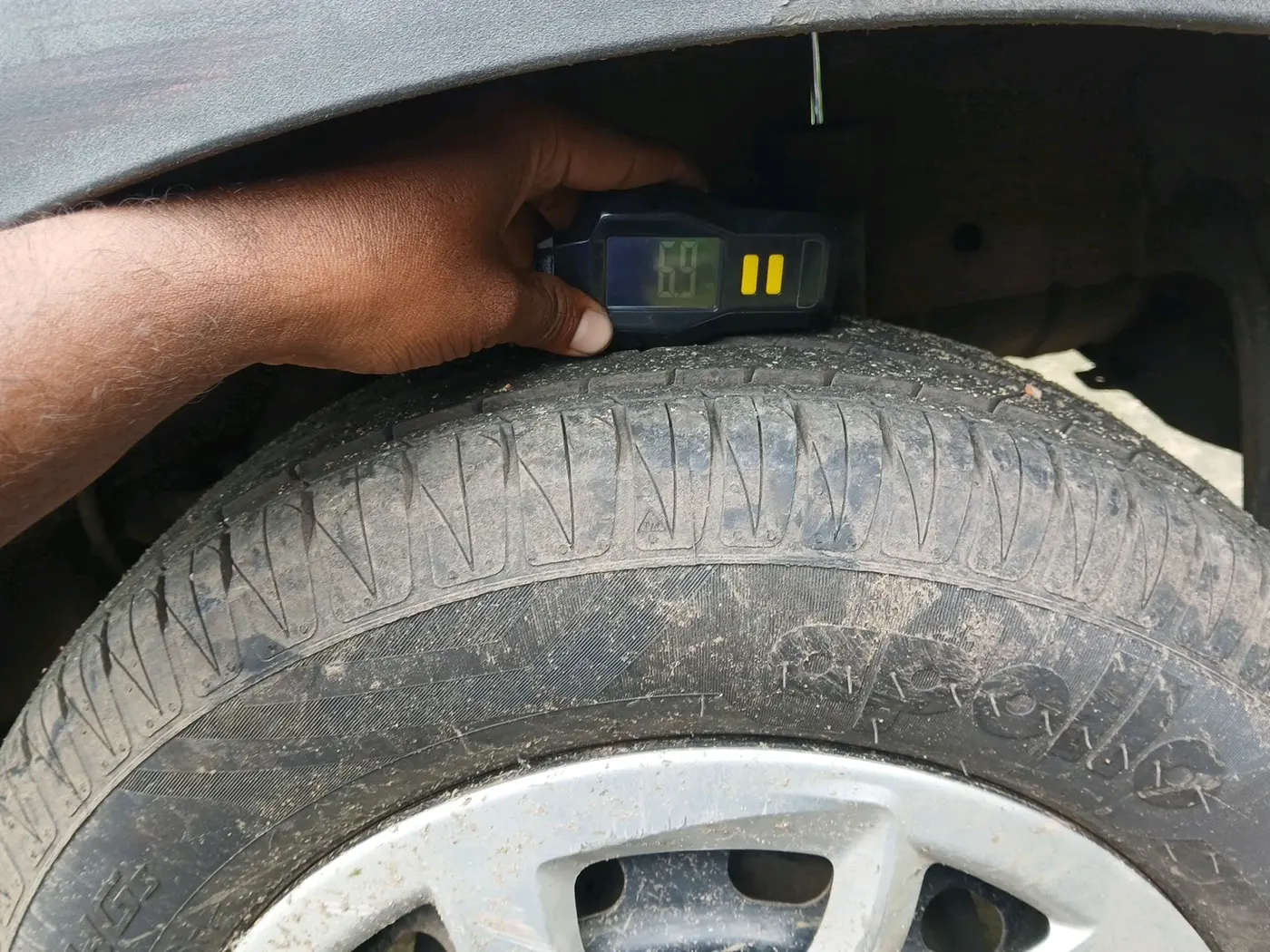 2016 Mahindra Kuv100 K4 PLUS 6 STR, Petrol, Manual, 64,209 km, tyre