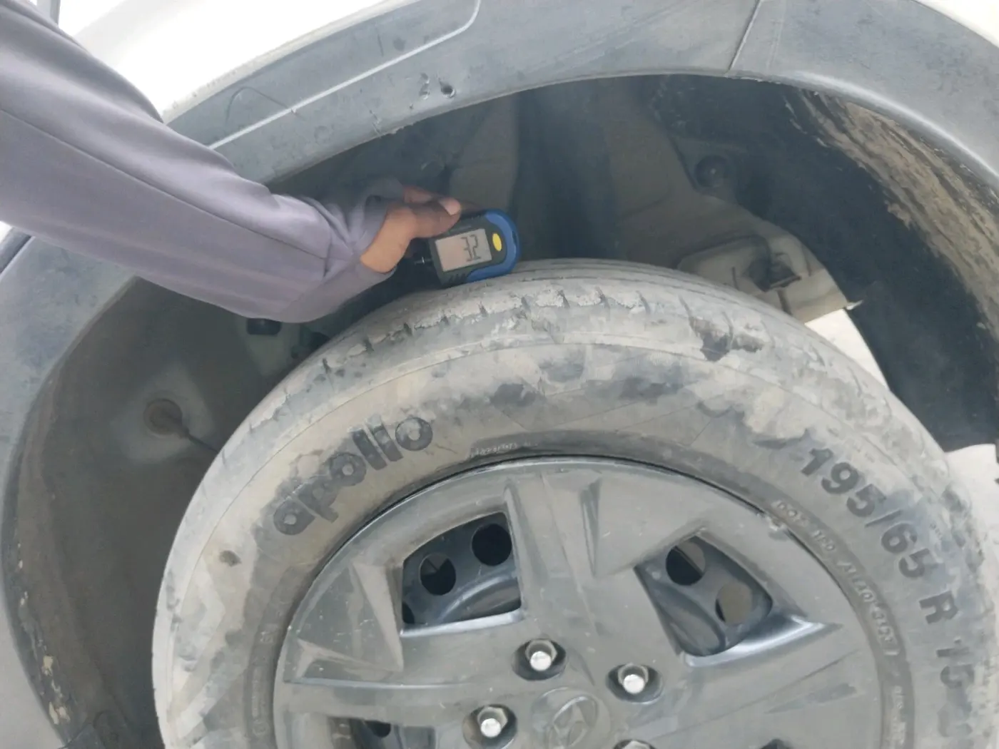 2023 Hyundai VENUE S(O) 1.2, Petrol, Manual, 28,390 km, tyre