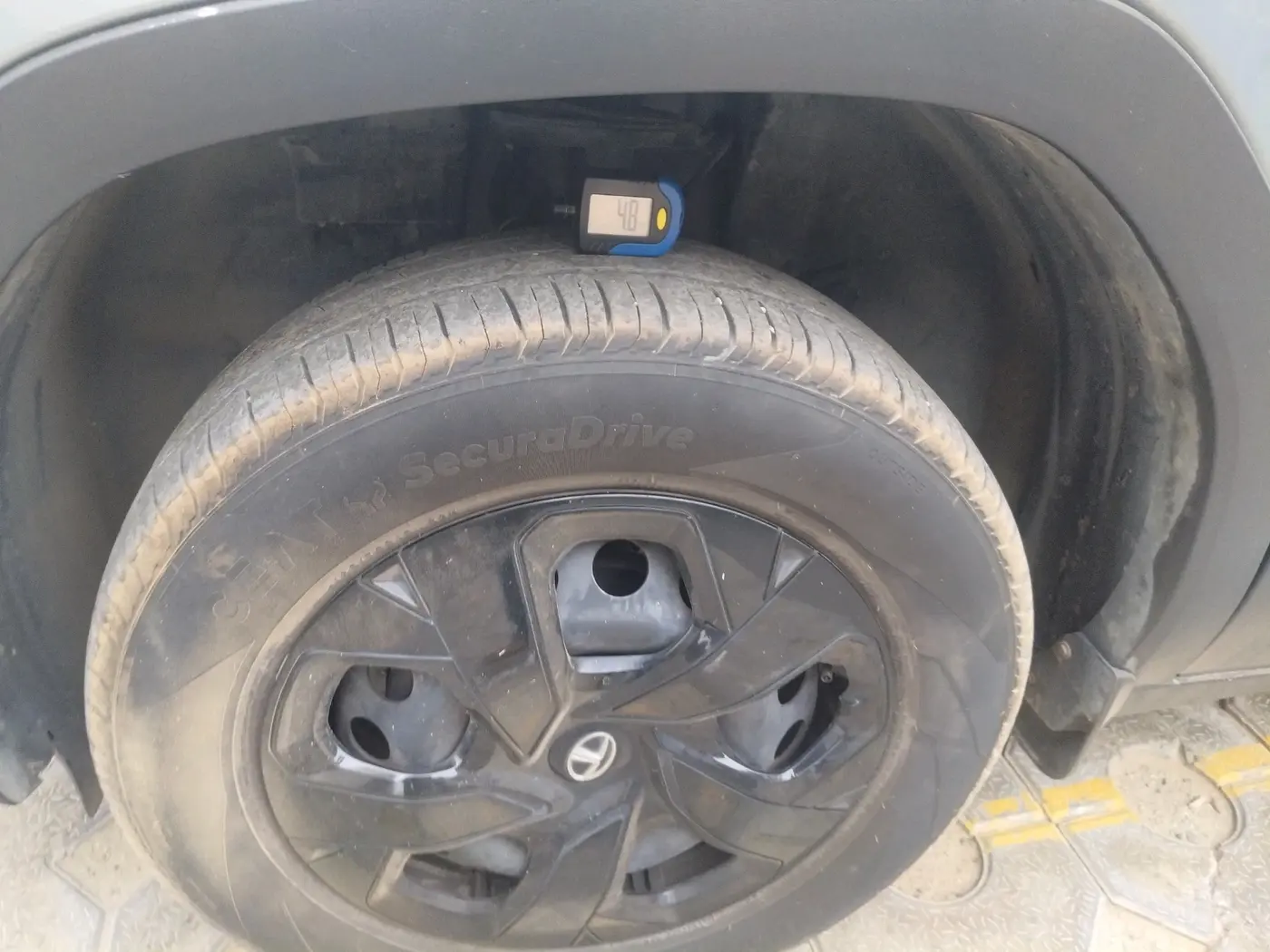 2022 Tata PUNCH ADVENTURE MT, Petrol, Manual, 30,423 km, tyre