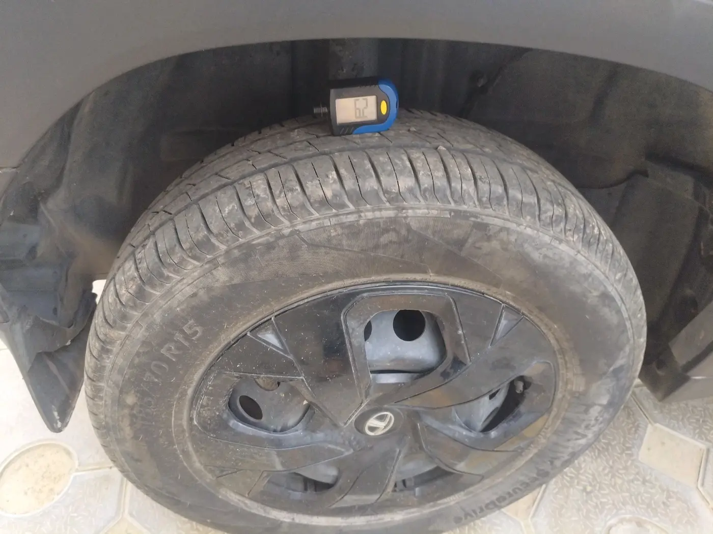 2022 Tata PUNCH ADVENTURE MT, Petrol, Manual, 30,423 km, tyre