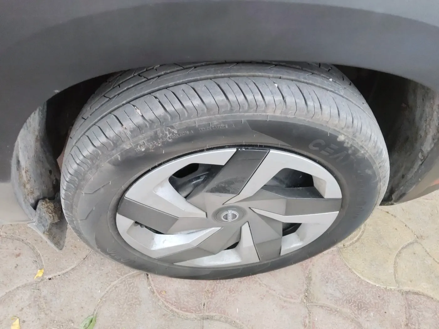 2025 Nissan MAGNITE Acenta B4D 1.0 Petrol MT, CNG, Manual, 3,280 km, tyre