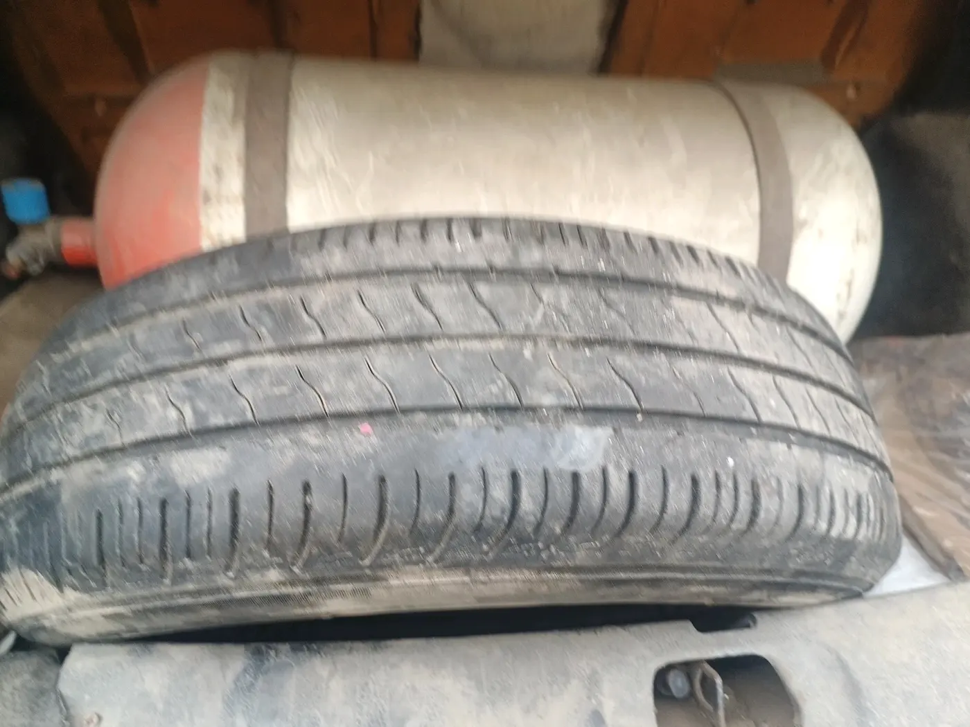 2013 Maruti Swift Dzire VXI, CNG, Manual, 1,17,242 km, tyre