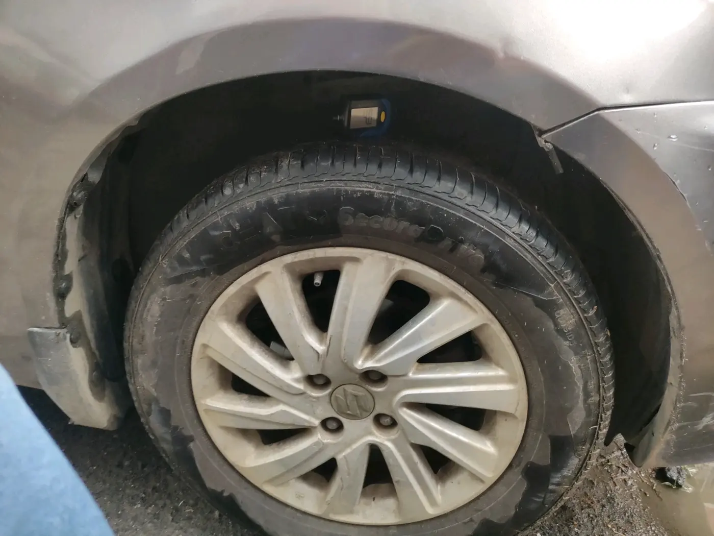2016 Maruti Swift Dzire ZXI, Petrol, Manual, 2,38,418 km, tyre