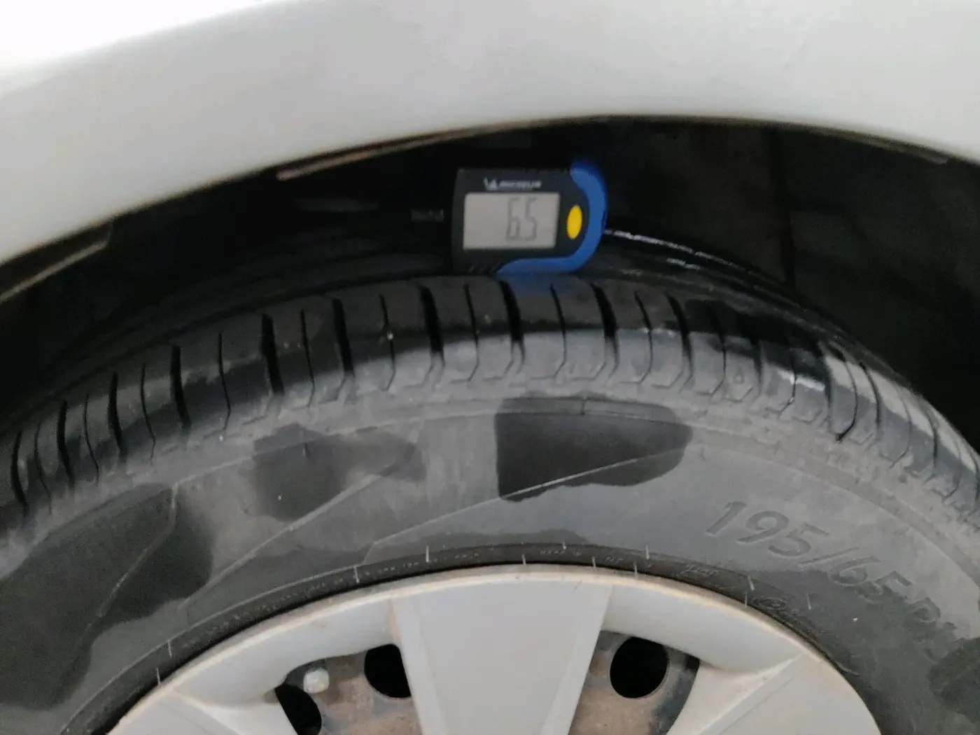 2011 Maruti SX4 VXI, Petrol, Manual, 1,43,503 km, tyre