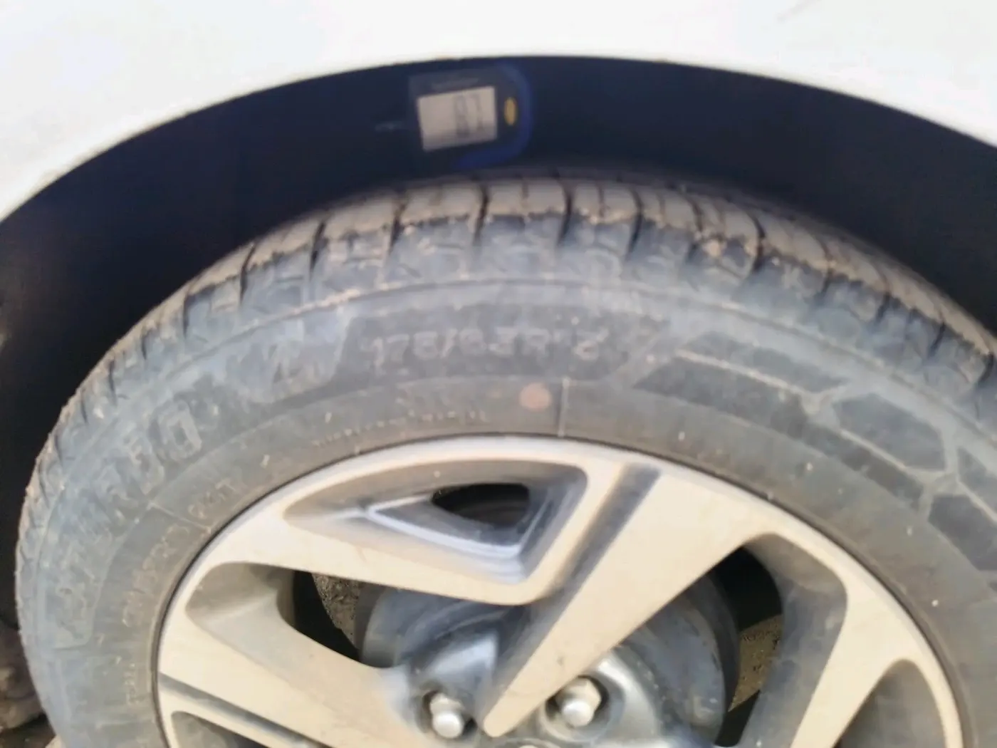 2024 Hyundai AURA SX 1.2 CNG, CNG, Manual, 63,869 km, tyre