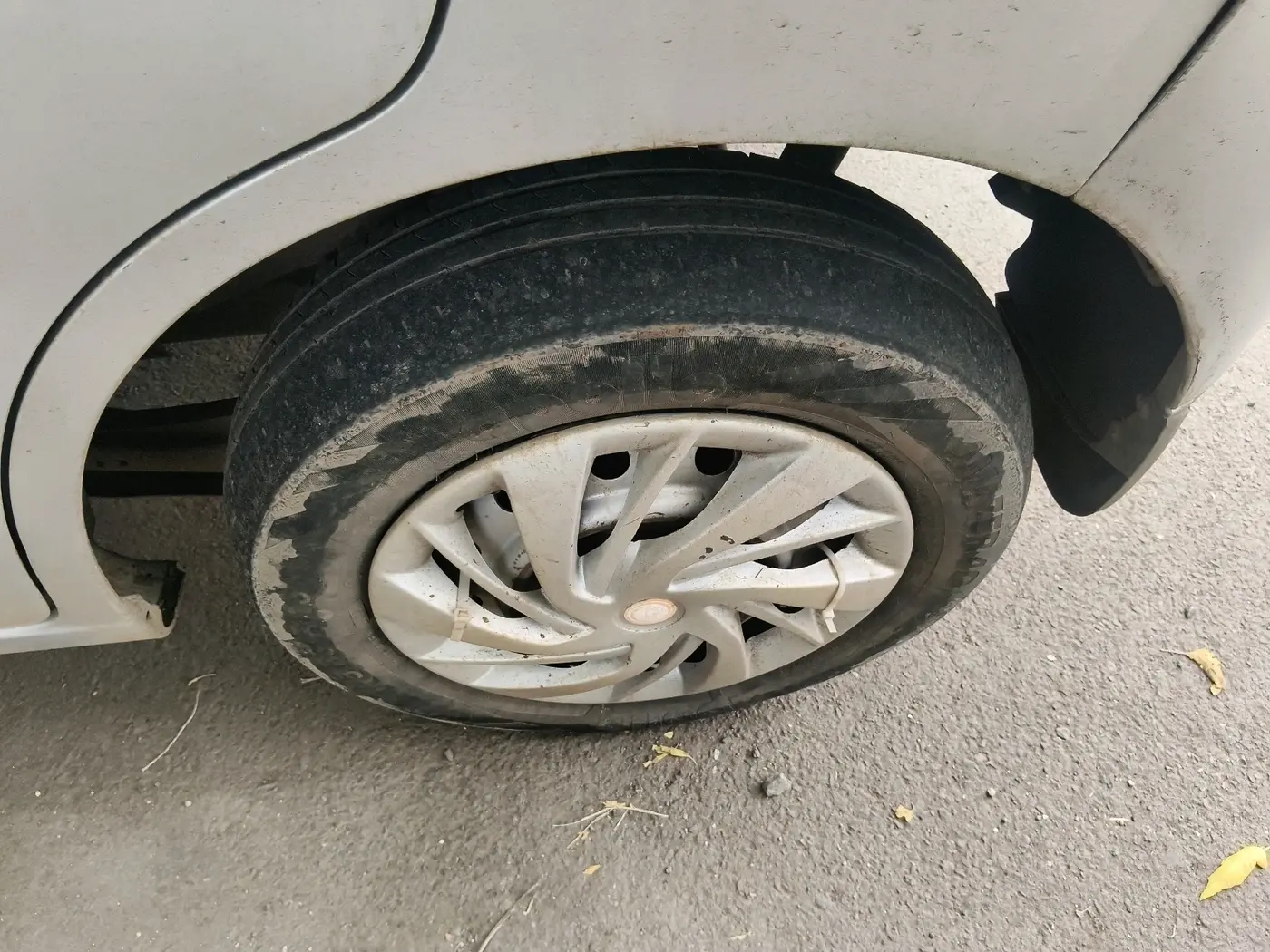 2012 Maruti Wagon R 1.0 LXI LPG, Petrol, Manual, 1,12,159 km, tyre