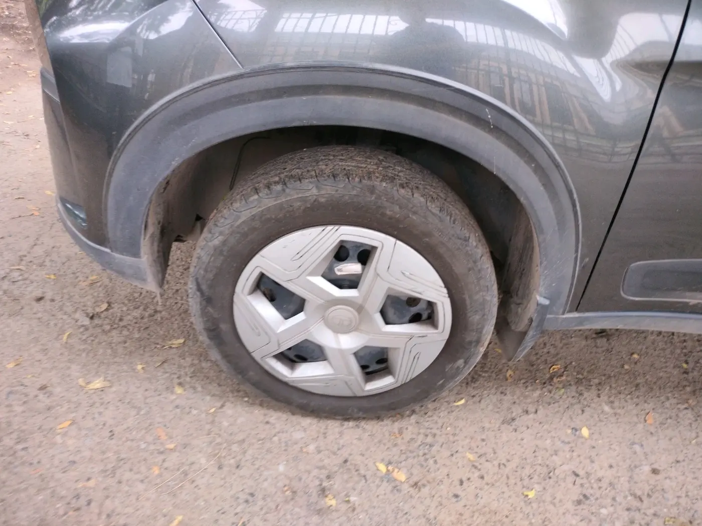 2024 Tata NEXON Pure 1.2 iCNG, CNG, Manual, 23,215 km, tyre