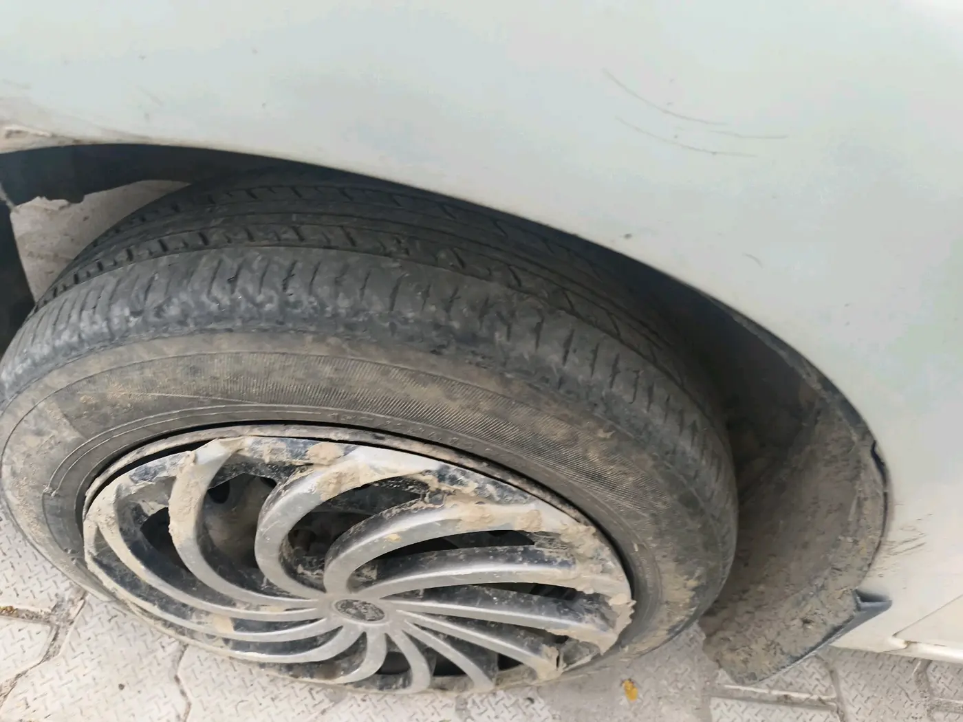 2011 Maruti Wagon R 1.0 LXI CNG, CNG, Manual, 1,08,382 km, tyre