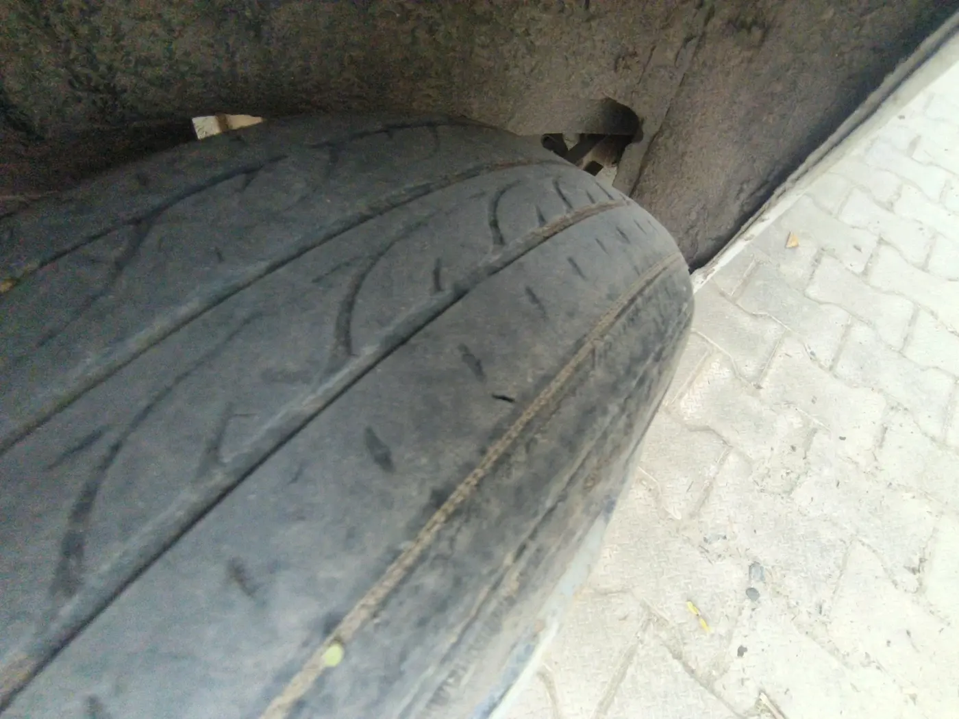 2011 Maruti Wagon R 1.0 LXI CNG, CNG, Manual, 1,08,382 km, tyre