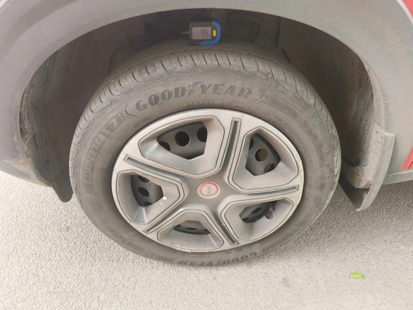 2024 Tata NEXON SMART 1.2 PETROL, Petrol, Manual, 26,583 km, tyre