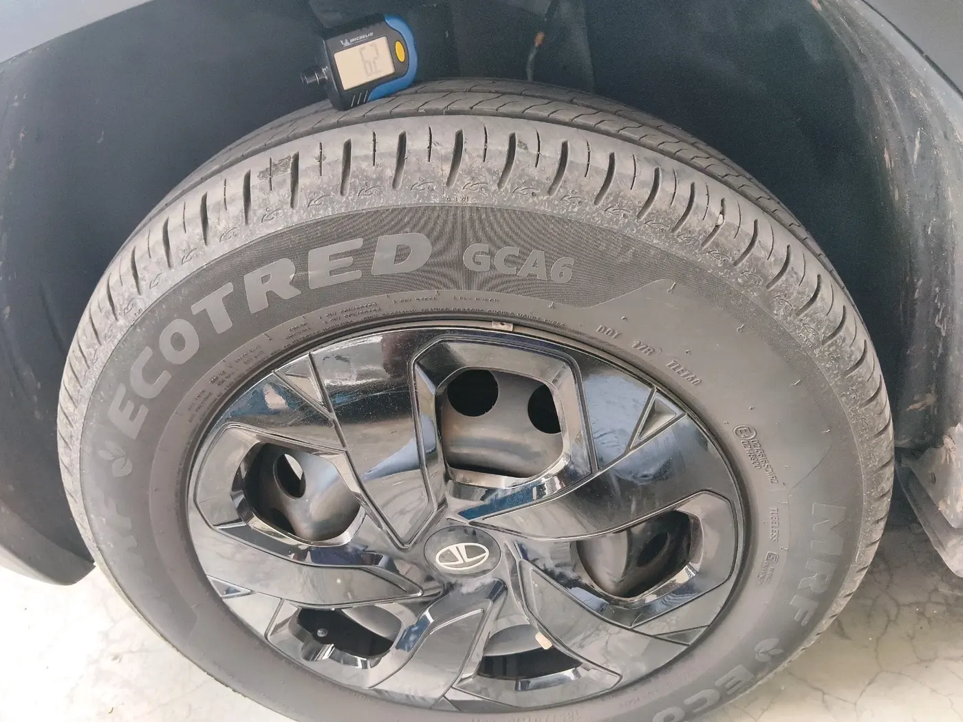 2025 Tata PUNCH Adventure Plus (S), Petrol, Manual, 9,842 km, tyre
