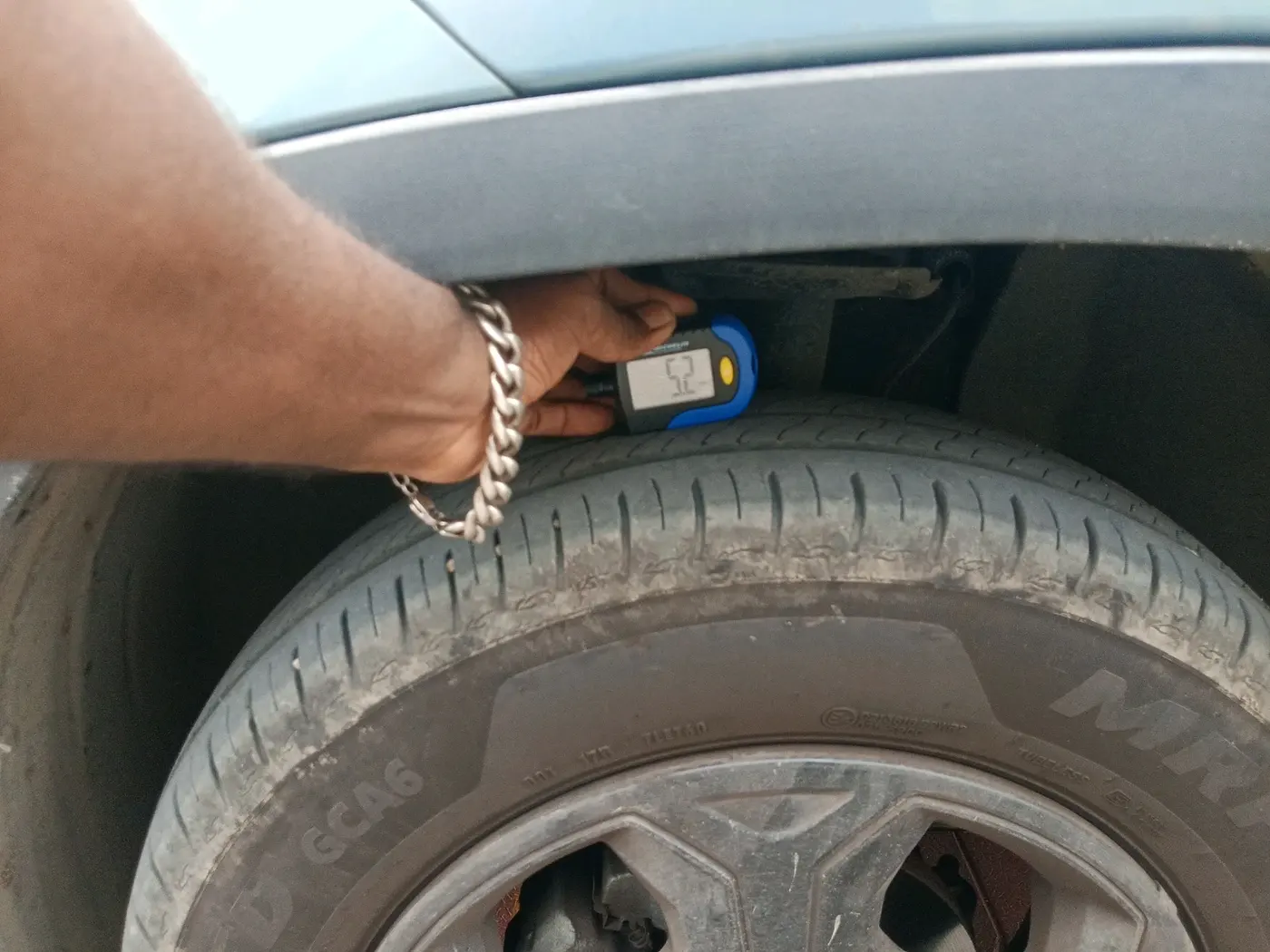 2025 Tata PUNCH Accomplished Plus AMT, Petrol, Automatic, 11,717 km, tyre