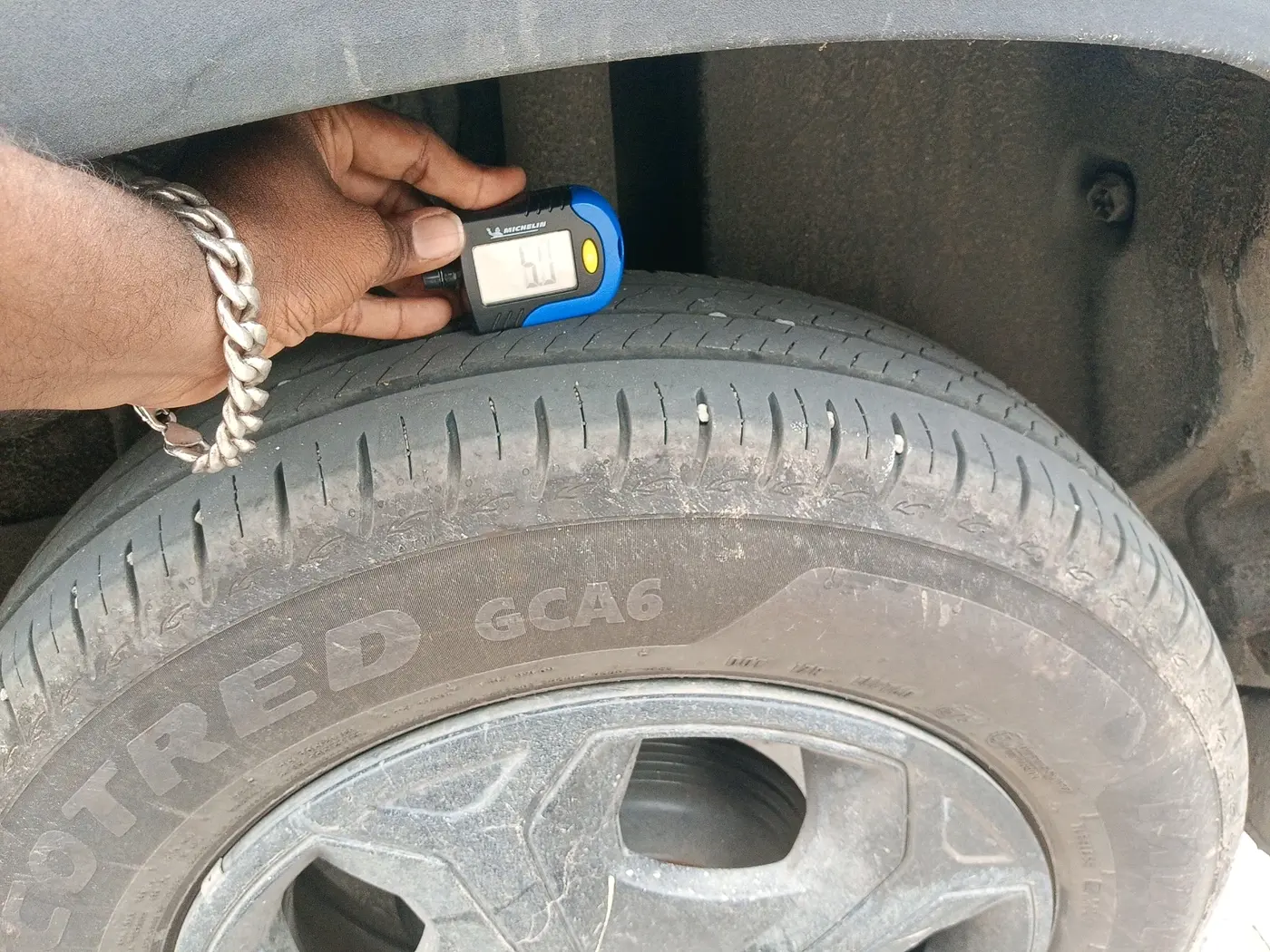 2025 Tata PUNCH Accomplished Plus AMT, Petrol, Automatic, 11,717 km, tyre