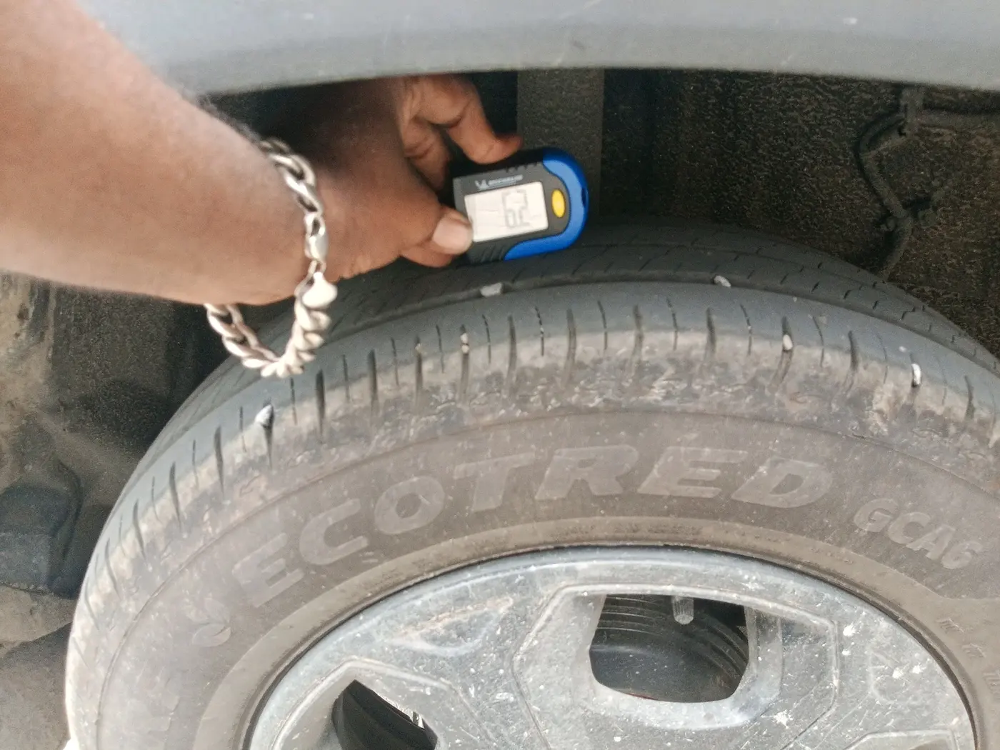 2025 Tata PUNCH Accomplished Plus AMT, Petrol, Automatic, 11,717 km, tyre