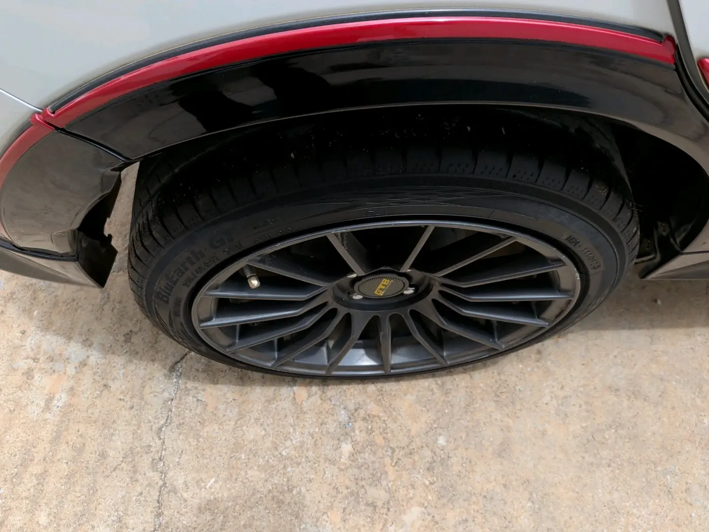 2024 Maruti Swift ZXi AMT, Petrol, Automatic, 16,201 km, tyre