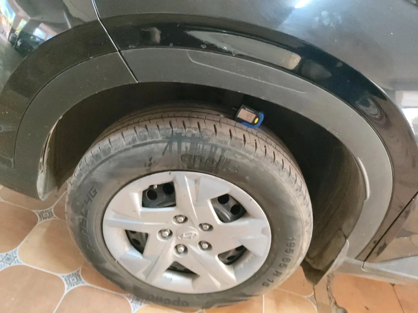2022 Hyundai VENUE SX 1.2 PETROL, Petrol, Manual, 27,439 km, tyre