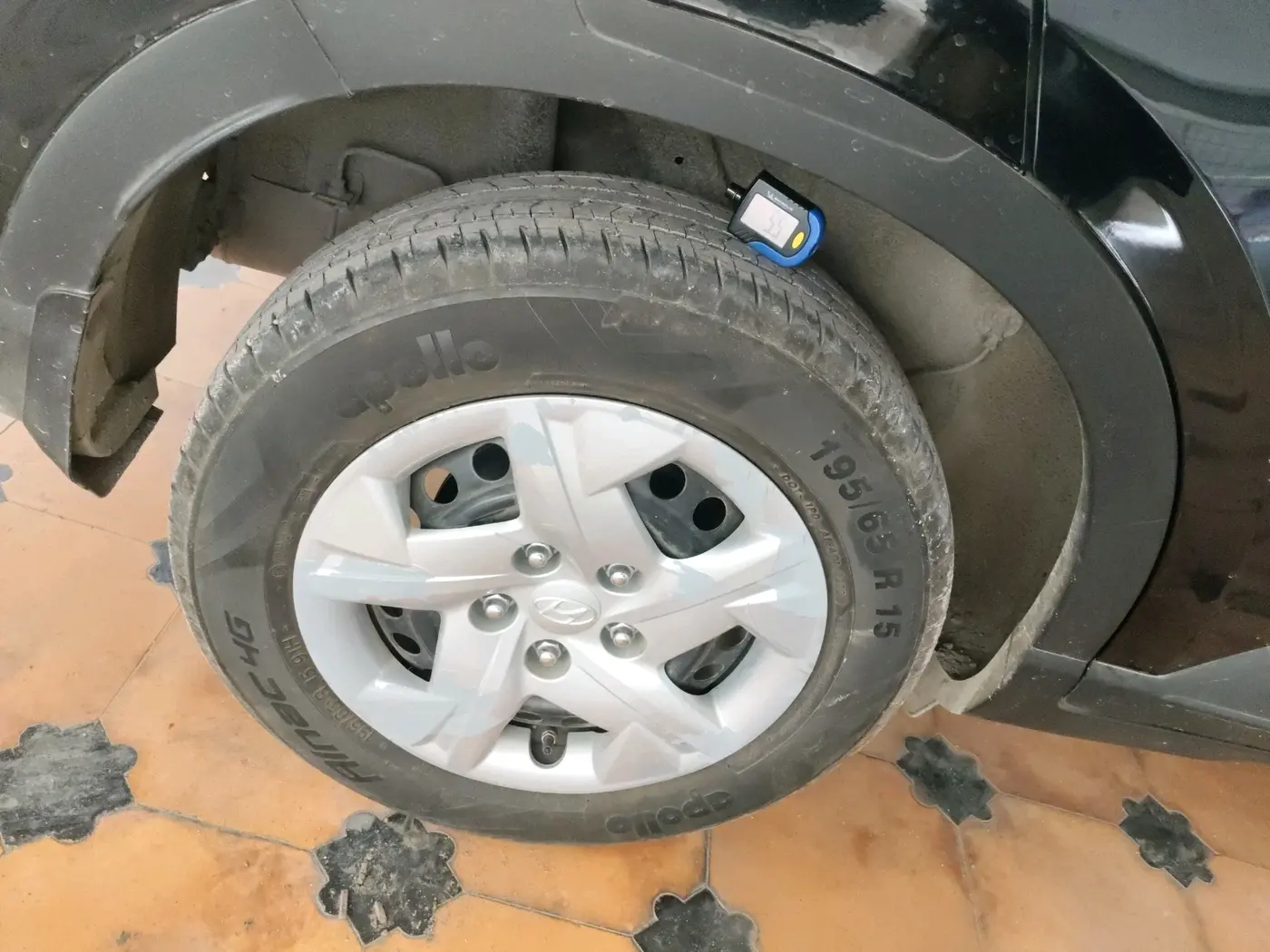 2022 Hyundai VENUE SX 1.2 PETROL, Petrol, Manual, 27,439 km, tyre