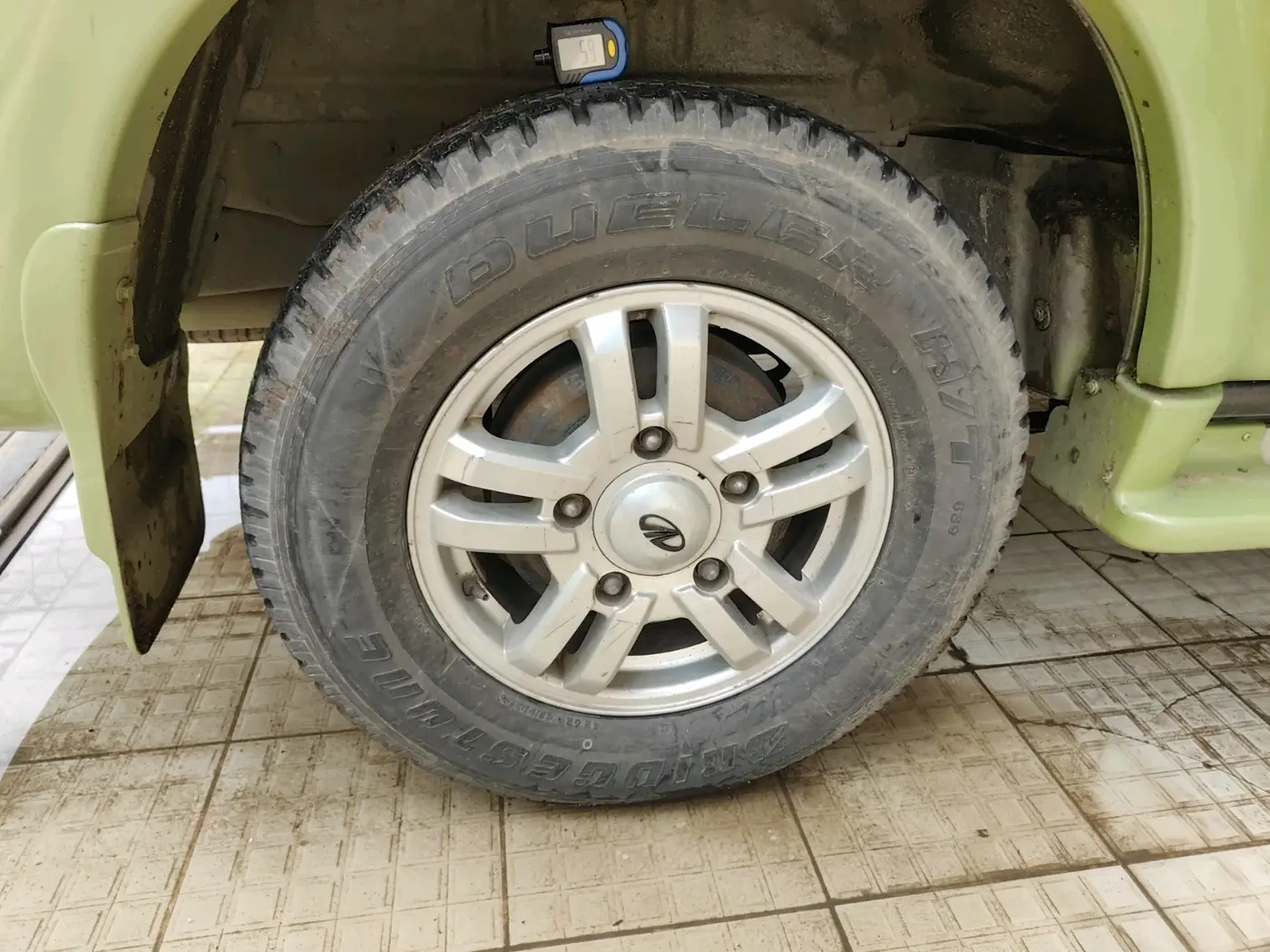 2013 Mahindra Scorpio VLX 2WD AIRBAG BS-III, Diesel, Manual, 3,30,950 km, tyre