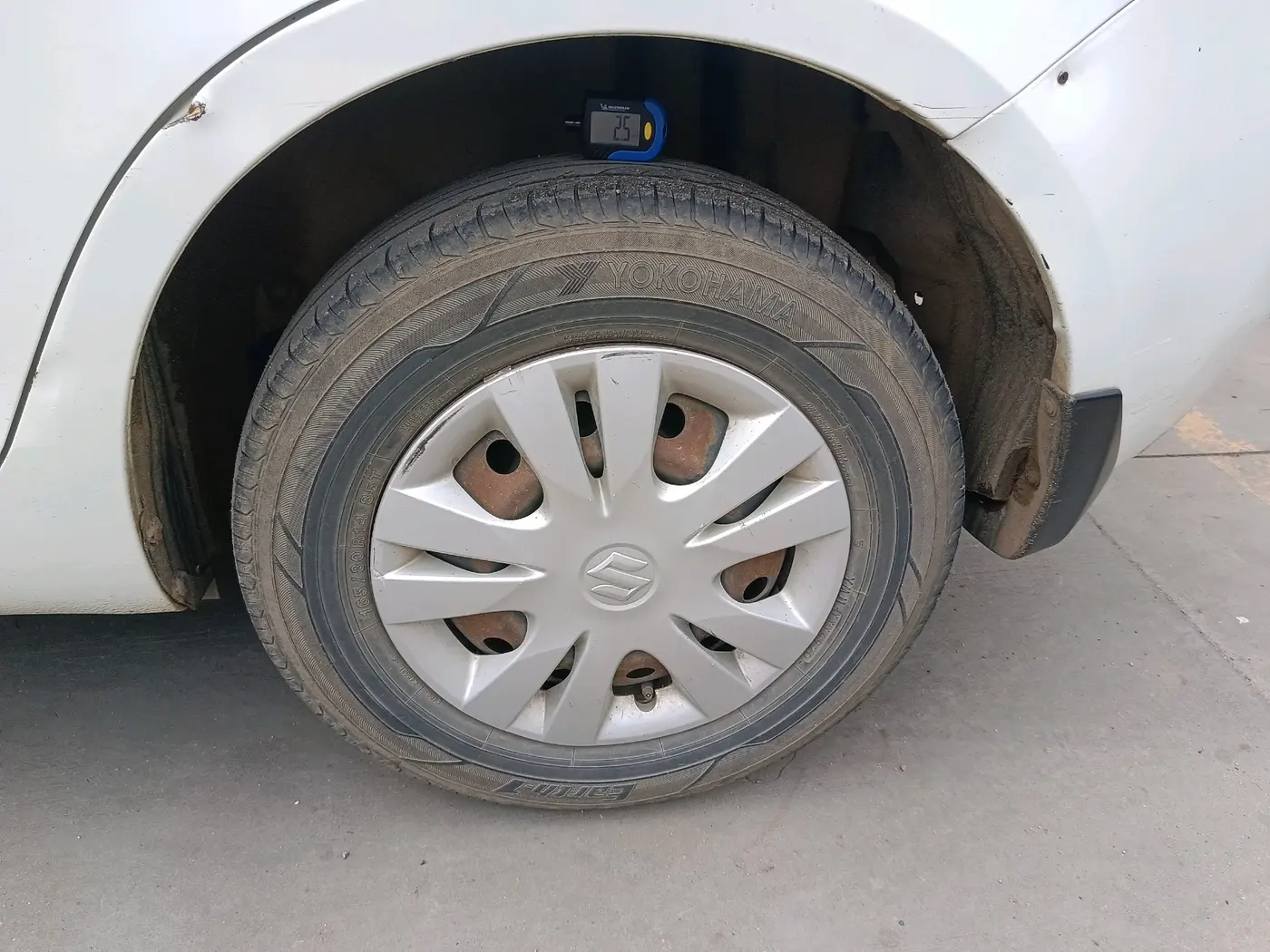 2014 Maruti Swift Dzire VXI, Petrol, Manual, 1,22,409 km, tyre